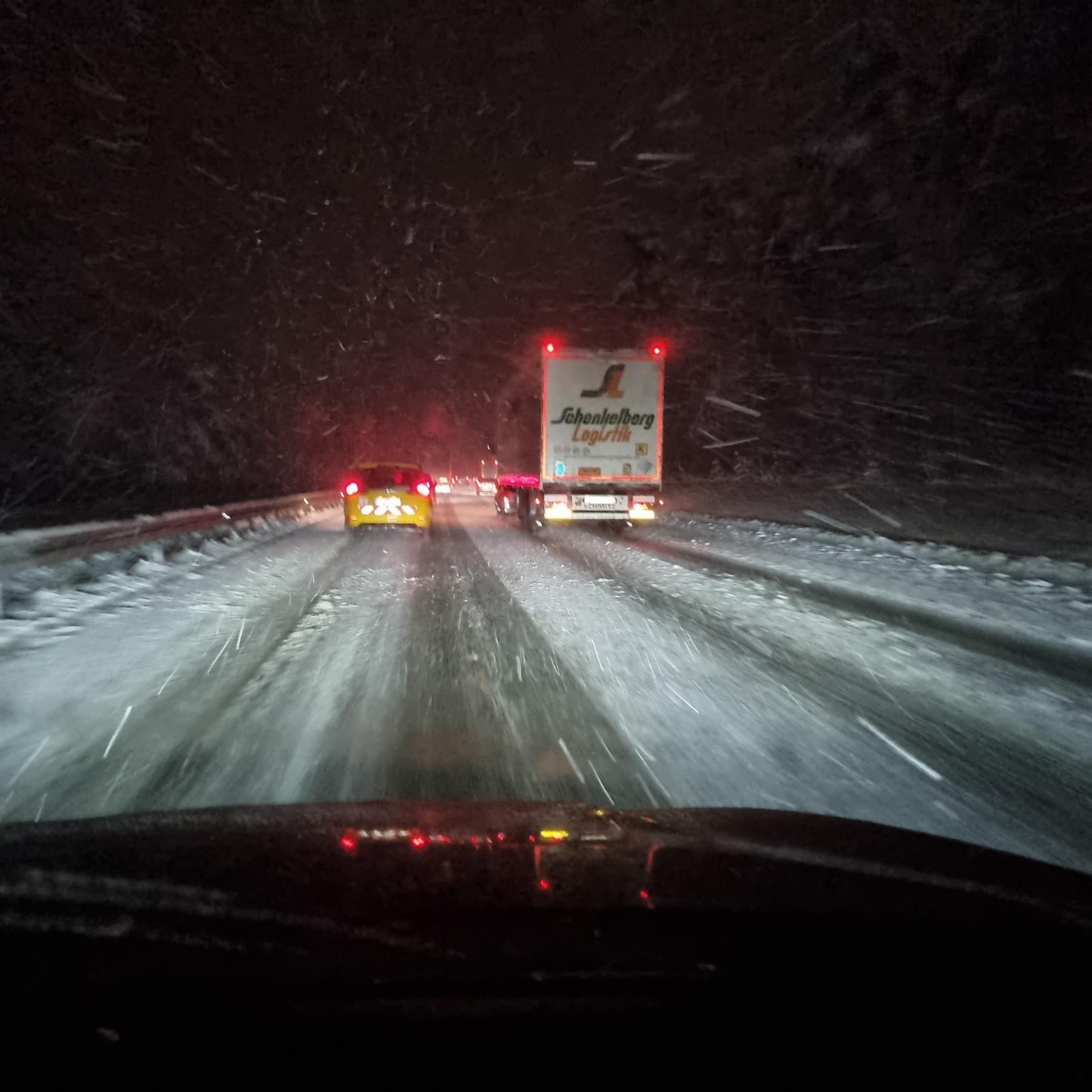 Glätte in Bayern sorgt für zahlreiche Verkehrsunfälle