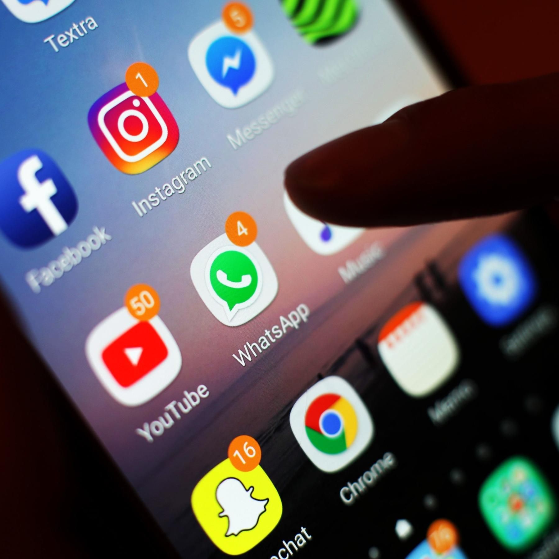 Australien erlässt Altersbeschränkung für Social Media: Vorbild für Deutschland?
