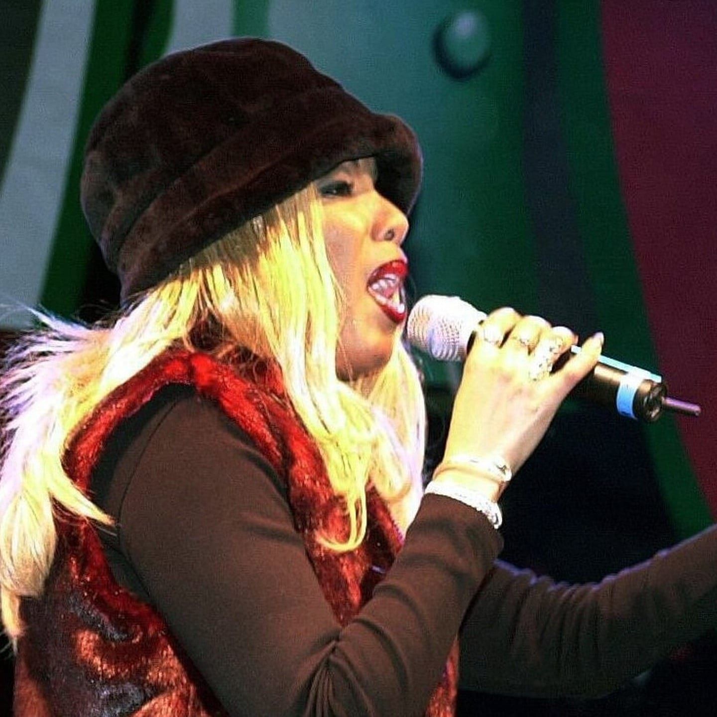 Wonderful Dream (Holidays Are Coming) – Melanie Thornton