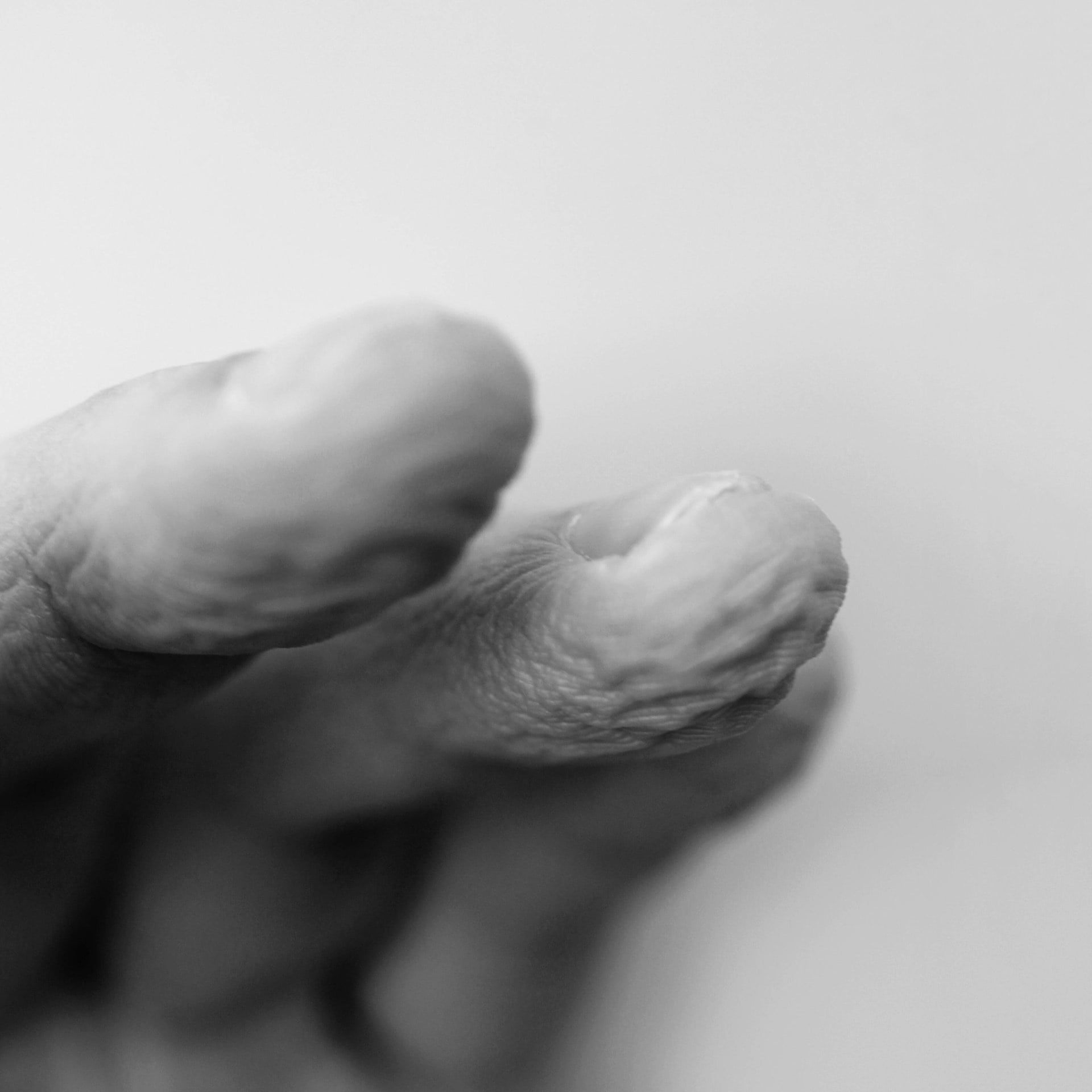 Warum schrumpeln Finger, wenn sie lange im Wasser sind?
