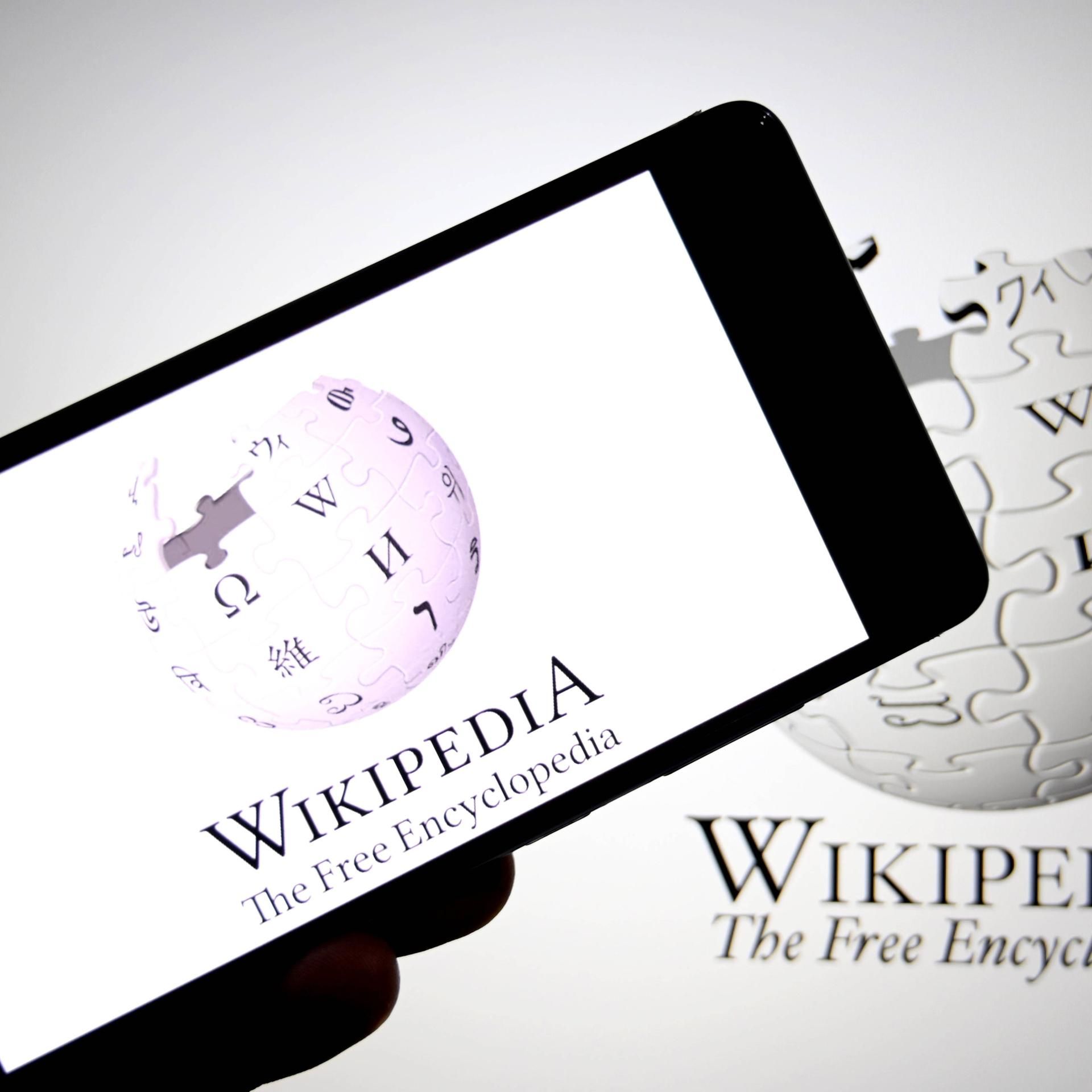 25 Jahre Wikipedia - Wie Künstliche Intelligenz die Online-Enzyklopädie bedroht