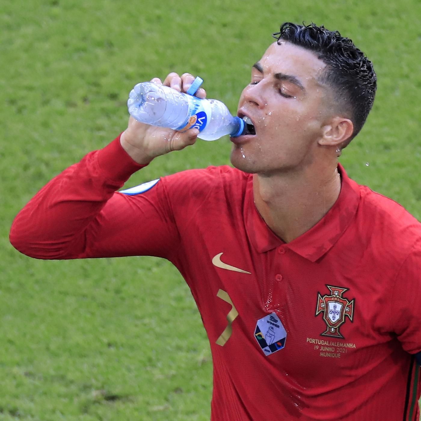 Hat Ronaldo Coca-Cola die rote Karte gezeigt?