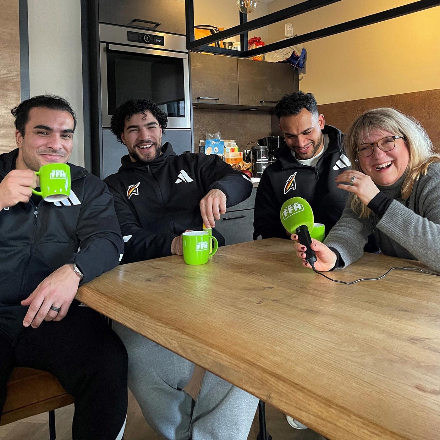 Bobfahrer Adam und Issam Ammour und Joshua Tasche