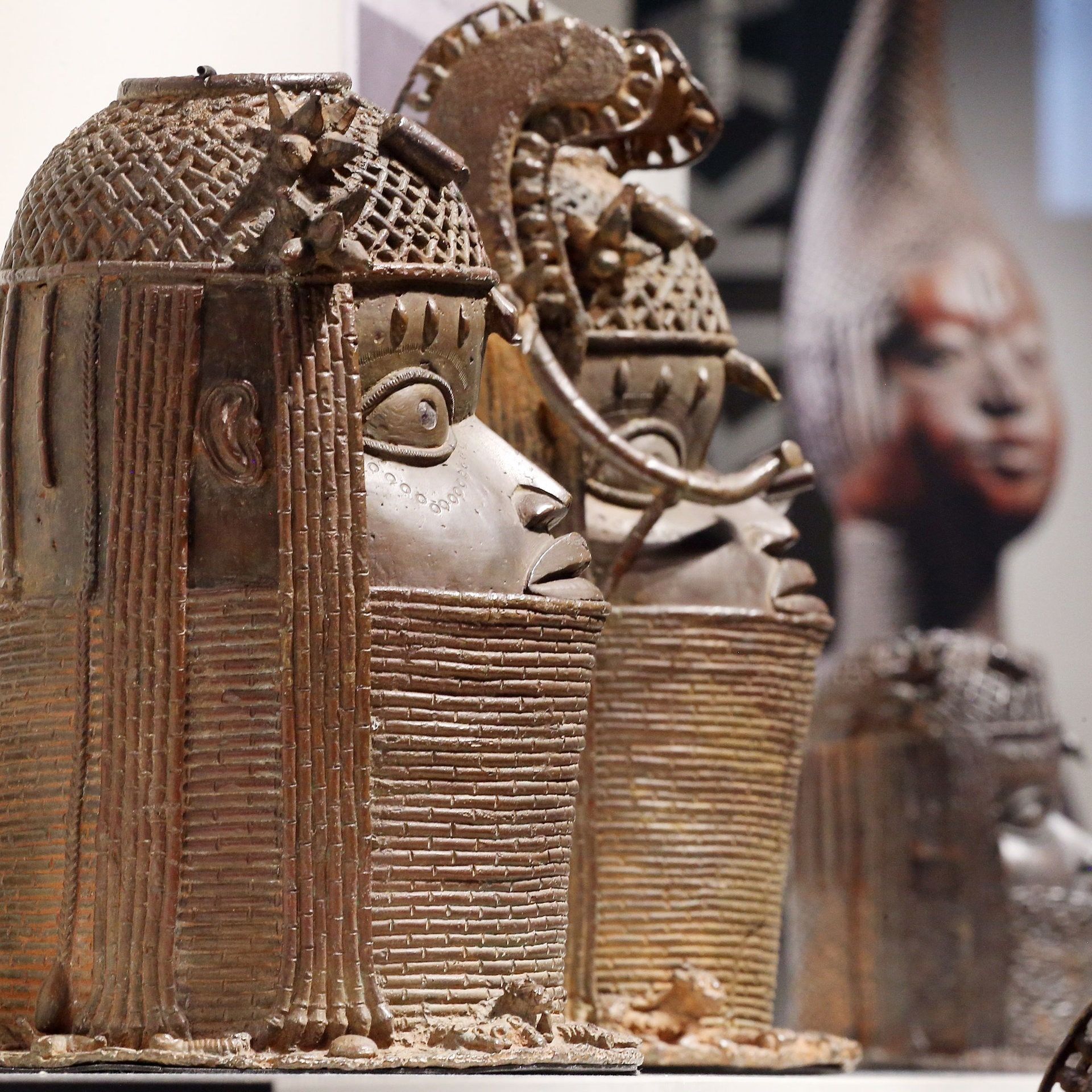 Ethnologische Museen im Umbruch – Wie mit kolonialer Raubkunst umgehen?