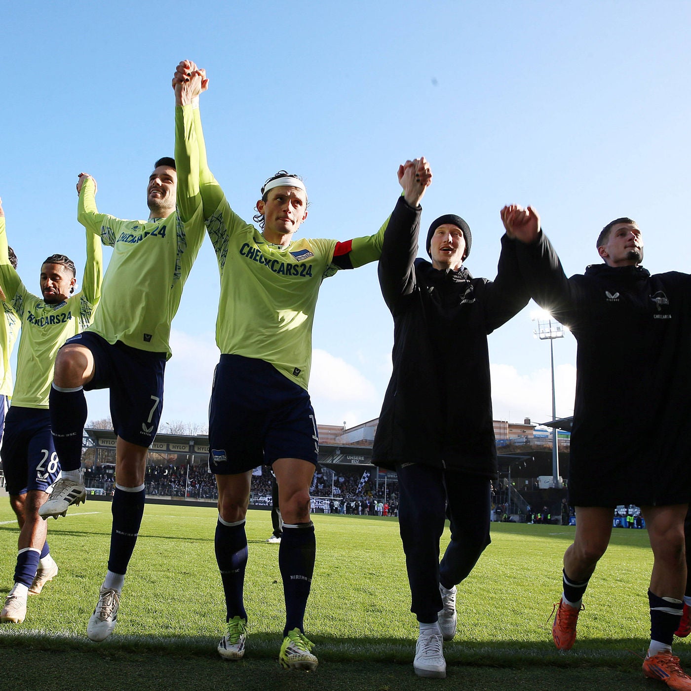Hertha gewinnt wieder, Union wartet weiter (240)
