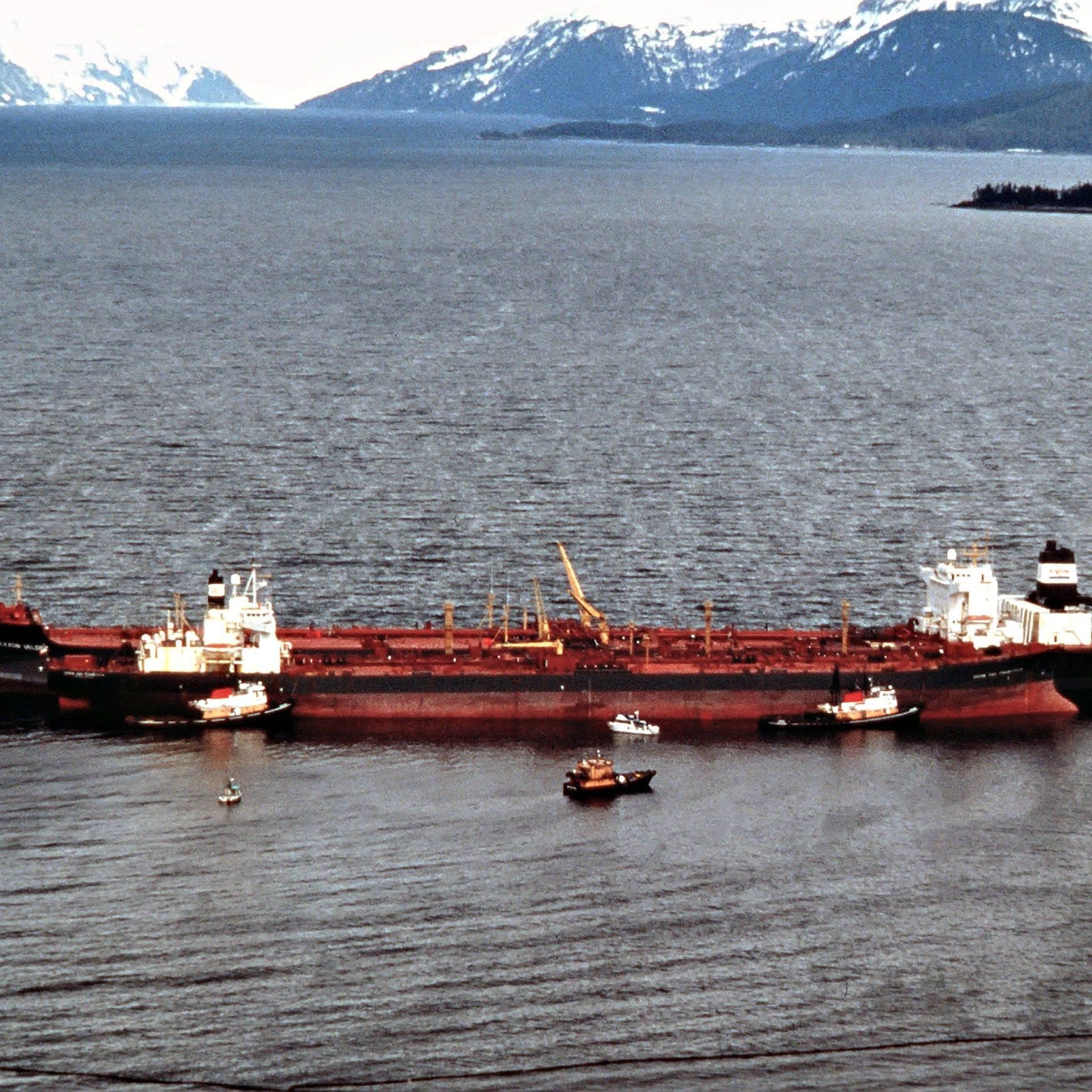 Öltanker "Exxon Valdez" läuft vor Alaska auf Grund | 24.03.1989
