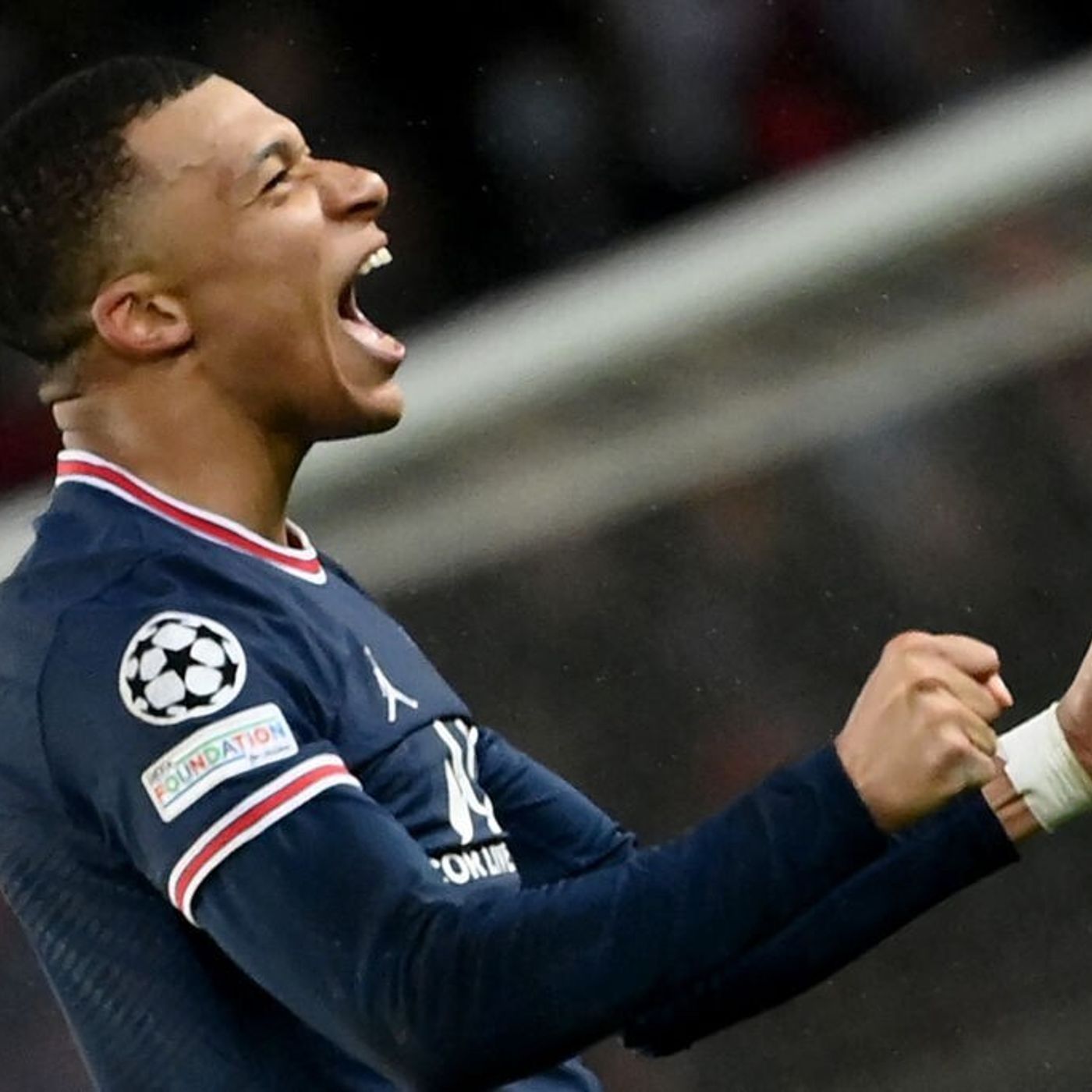 S1 Ep330: Mbappé mania and statement victories as European football returns