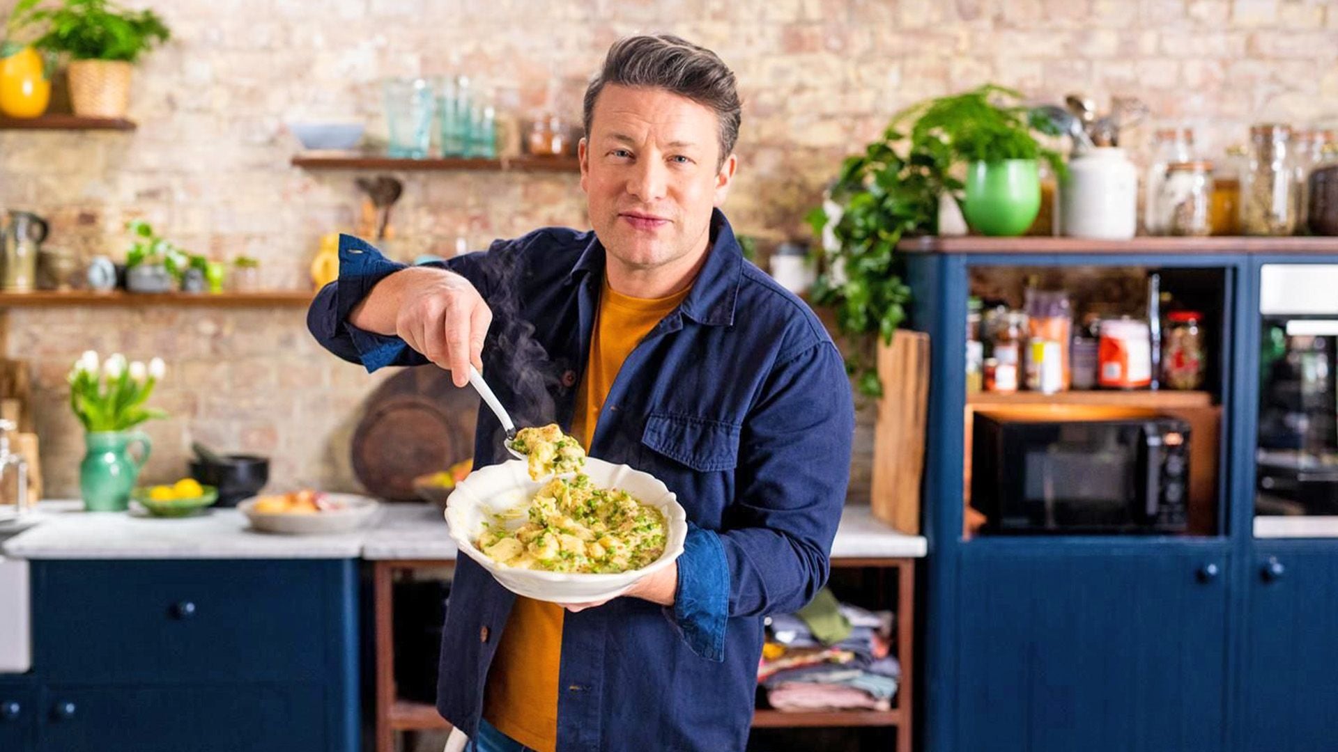 Blumenkohl-Spaghetti und Pesto-Brot