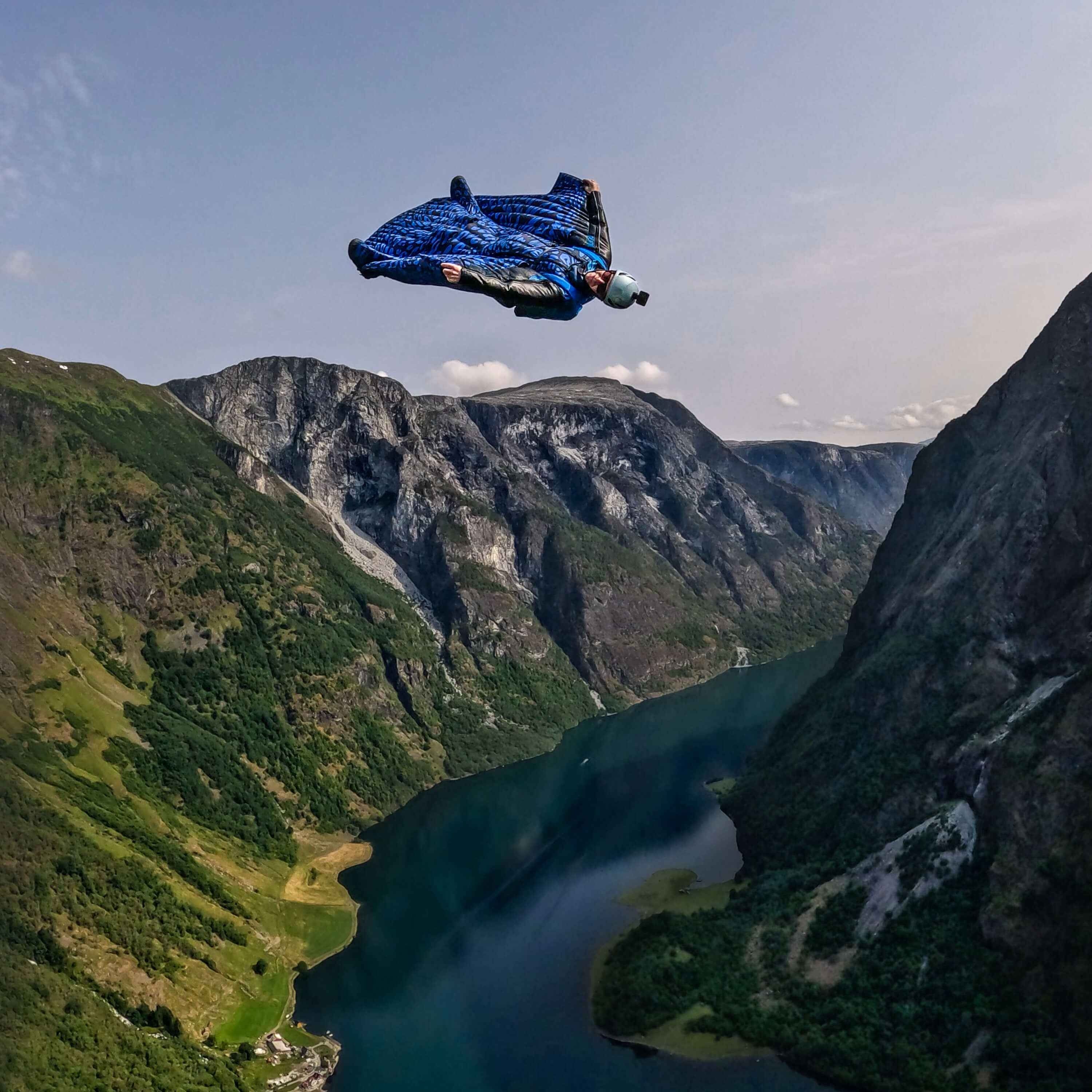 Base Jumping & Wingsuit Flying – National Geographic’s “FLY” with Christina Clusiau, Shaul Schwarz & Athletes | WW376 (EN)