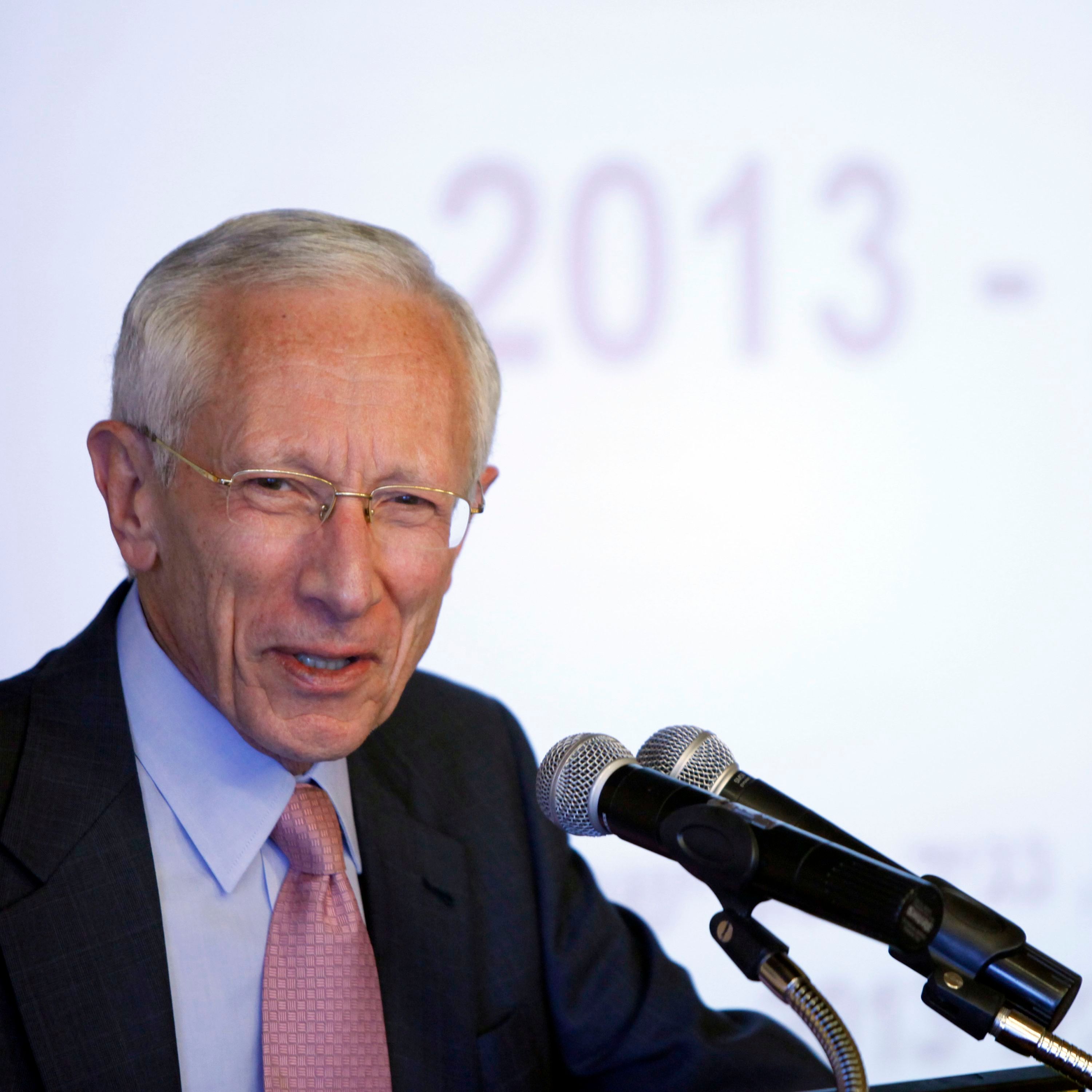 Stanley Fischer resigns as Fed vice-chairman