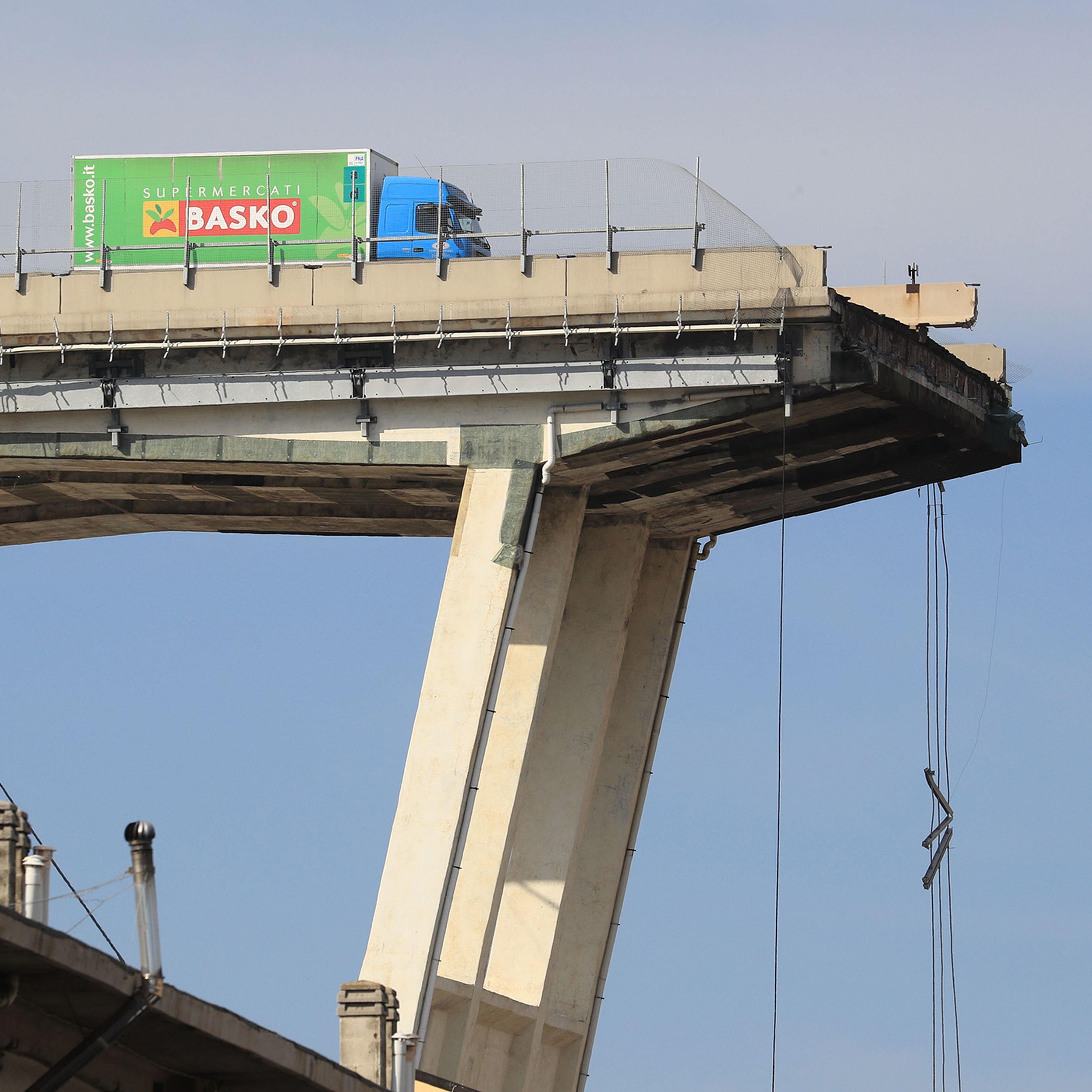 Italians outraged over Genoa bridge collapse
