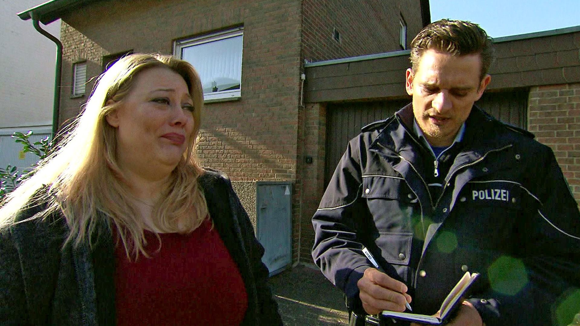 Verzweifelte Mutter sorgt sich um ihren kleinen Sohn