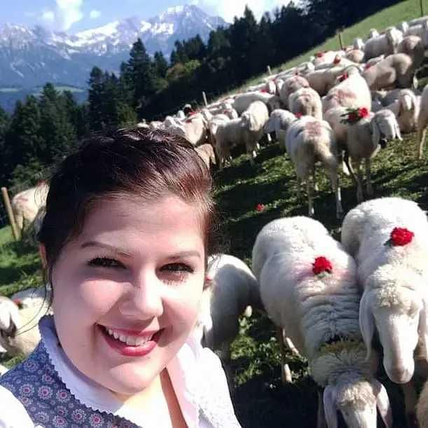 B2P002 Patricia Kofler - Powerfrau auf der Alm
