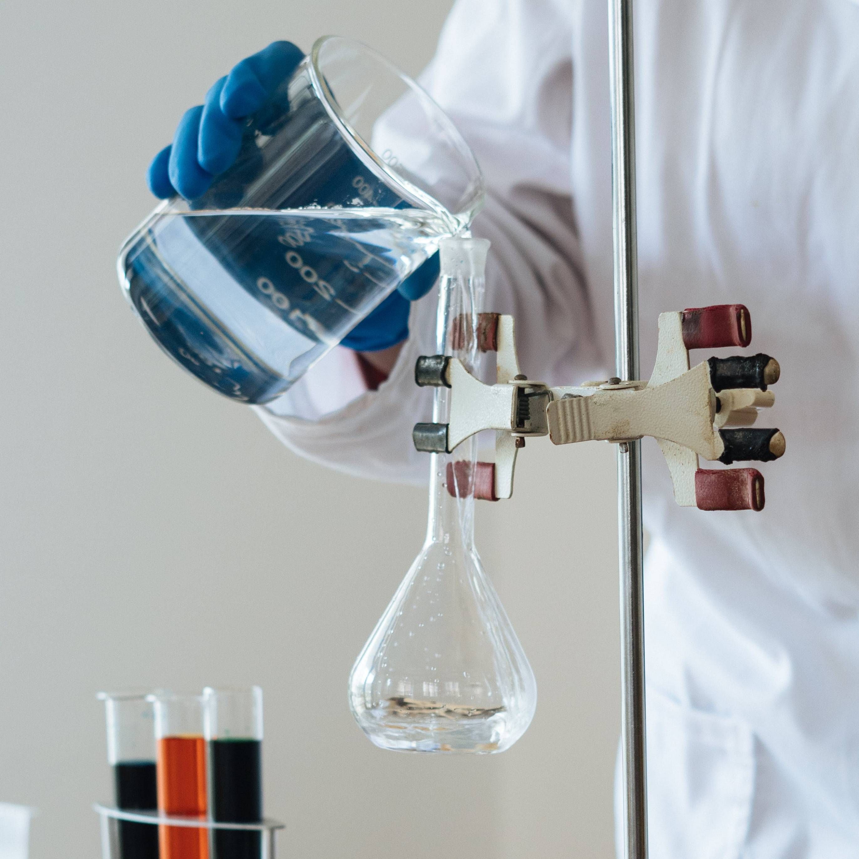 Chemie im Fokus: Die Substitutionsprüfung nach Gefahrstoffverordnung-Wege zu sicheren Alternativen
