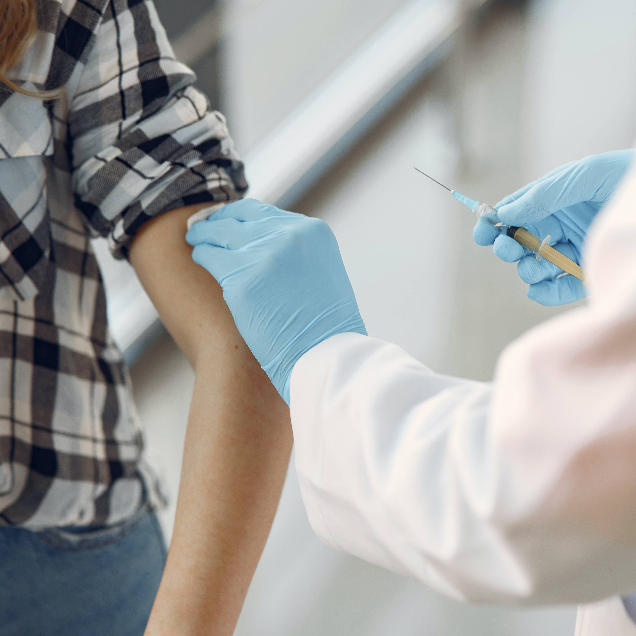 Immunisiert am Arbeitsplatz – über die Rolle von Impfungen in der Berufswelt
