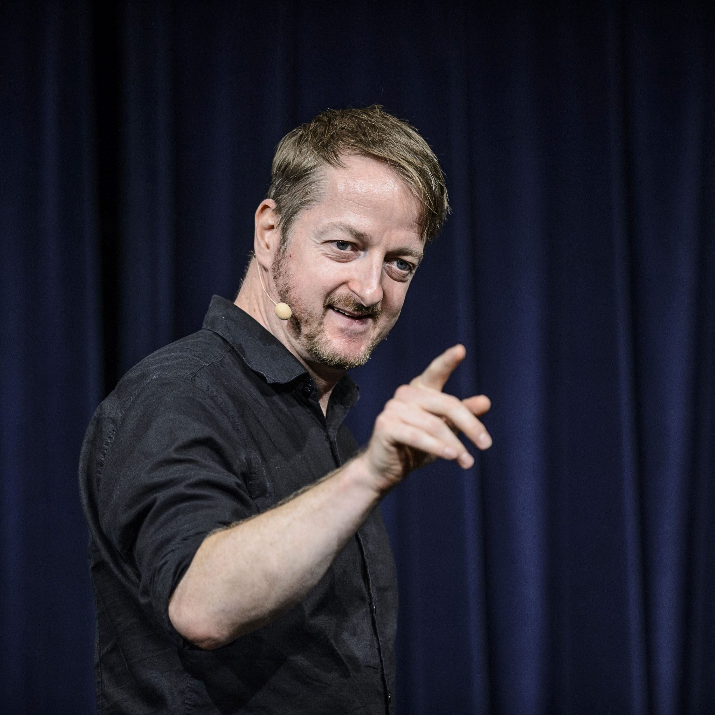#10 Wie wird man witzig? Kabarettist Markus Koschuh zu Gast beim “K”