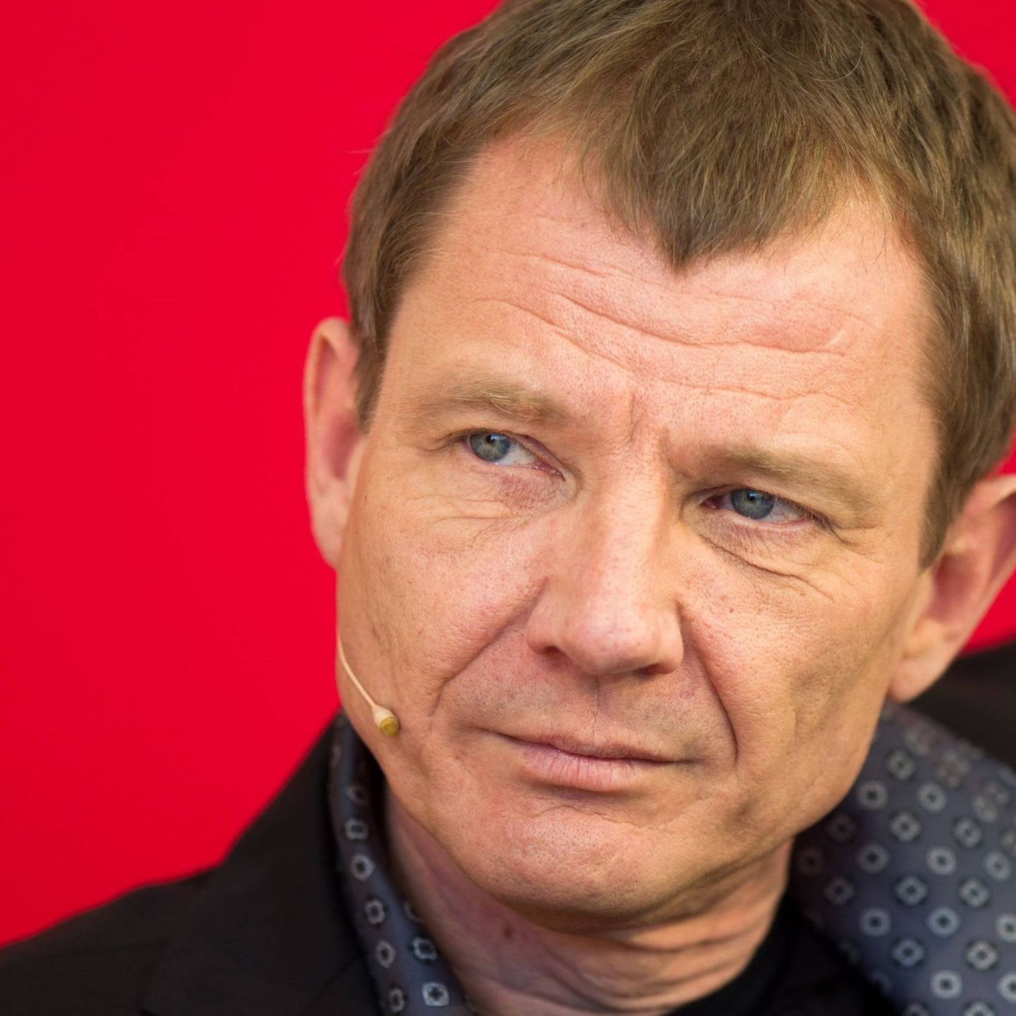 Eine Frau positioniert sich: Ulrich Woelks „Hellere Tage“