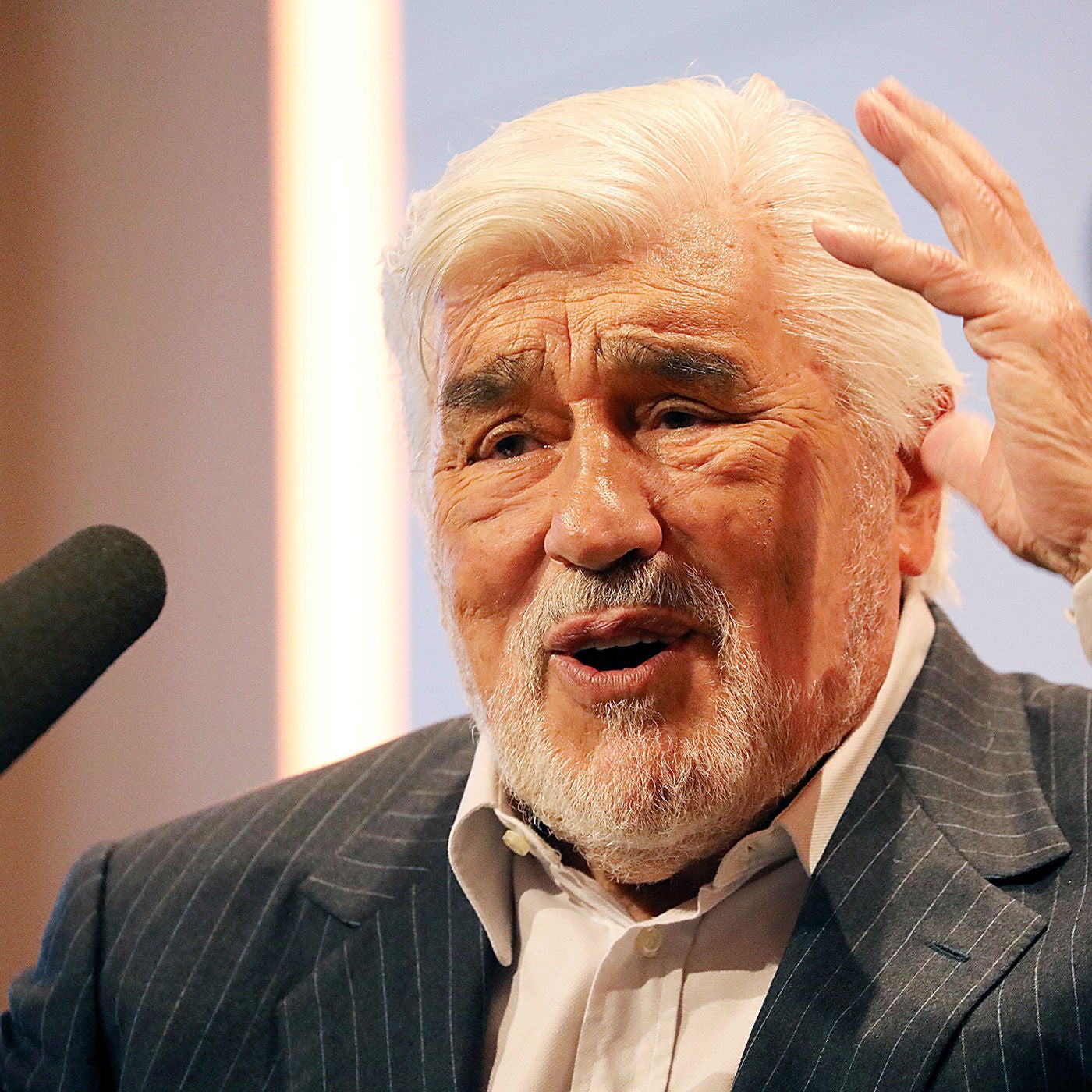 "Ich habe die Eiffel immer als meine Heimat betrachtet." | Mario Adorf, Schauspieler