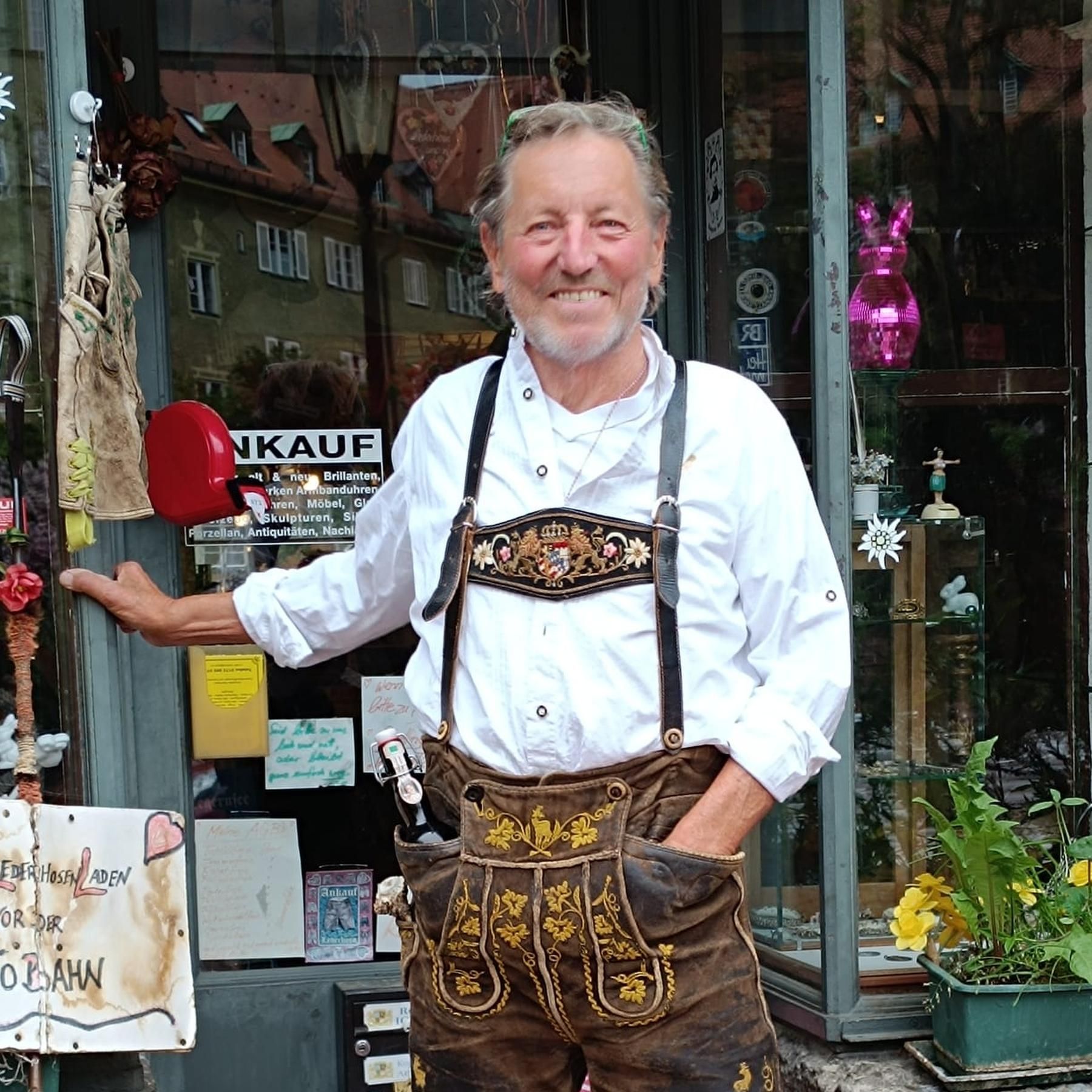 Herbert Lipah, Lederhosenwahnsinniger: "in einer Lederhose wohnt man drin"