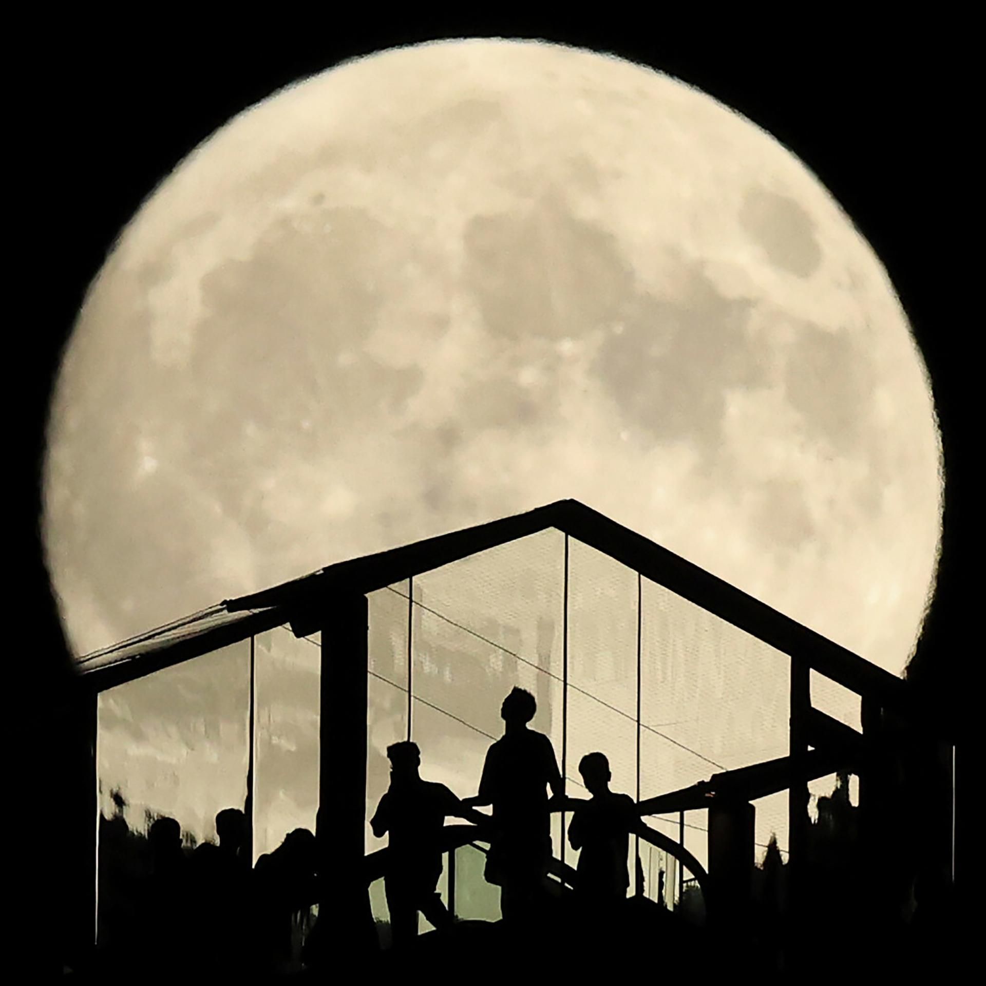 Faszination Weltraum - Der Mond und die Menschen