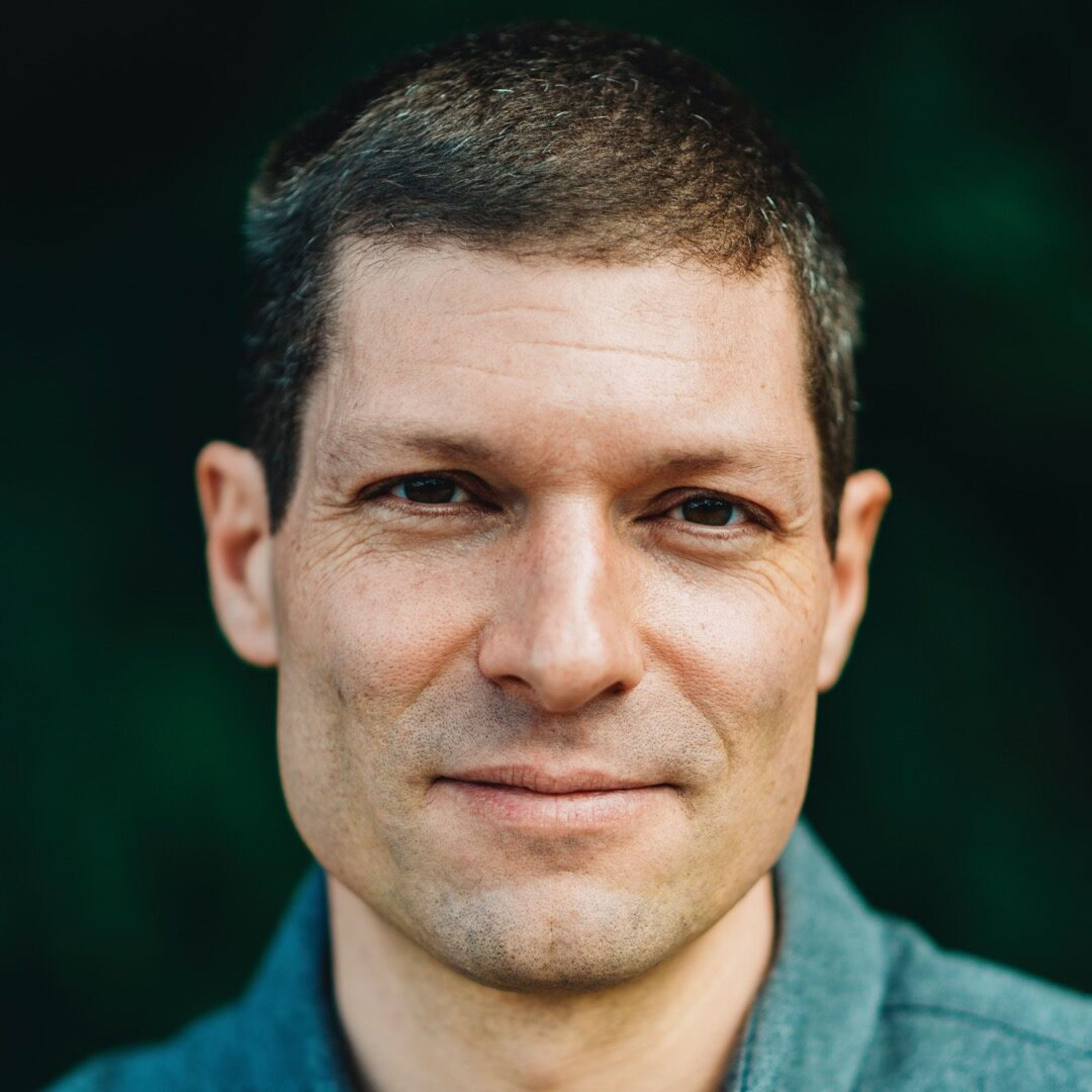 #177 Ronen Steinke über Meinungsfreiheit, weisungsgebundene Staaatsanwälte und das Ende der Beleidigungen