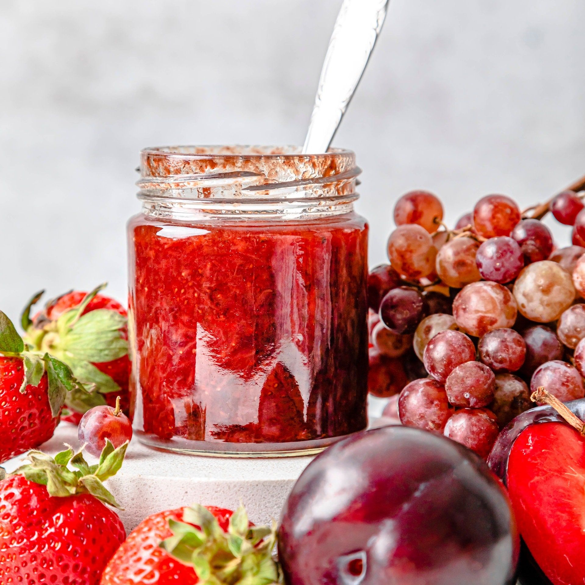 Verhindert ein Silberlöffel beim Marmeladeeinfüllen das Zerspringen des Glases?