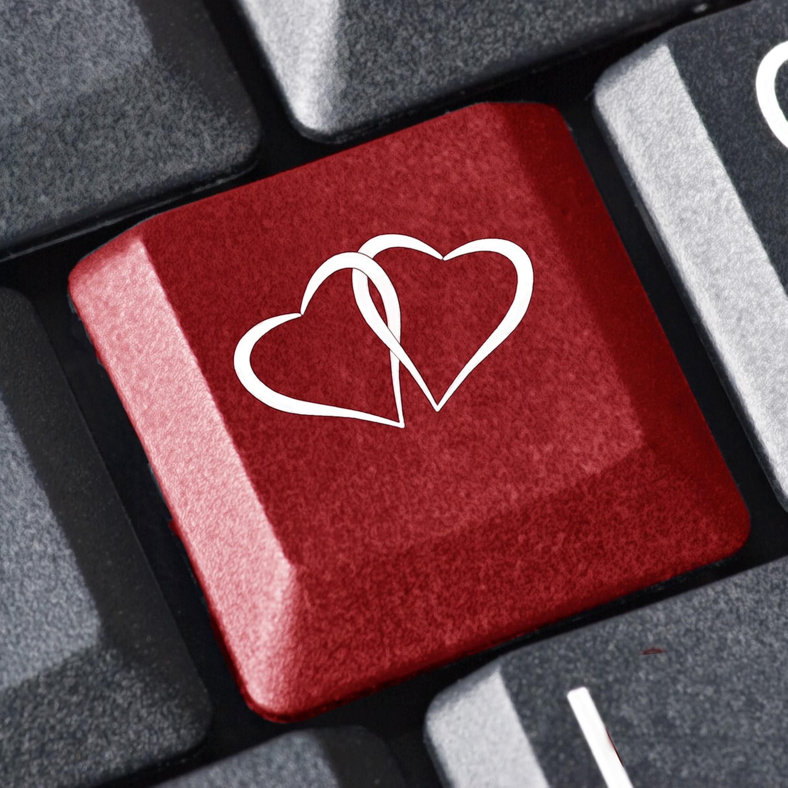 Einsame Herzen im Internet – Das schmutzige Geschäft der Lovescammer