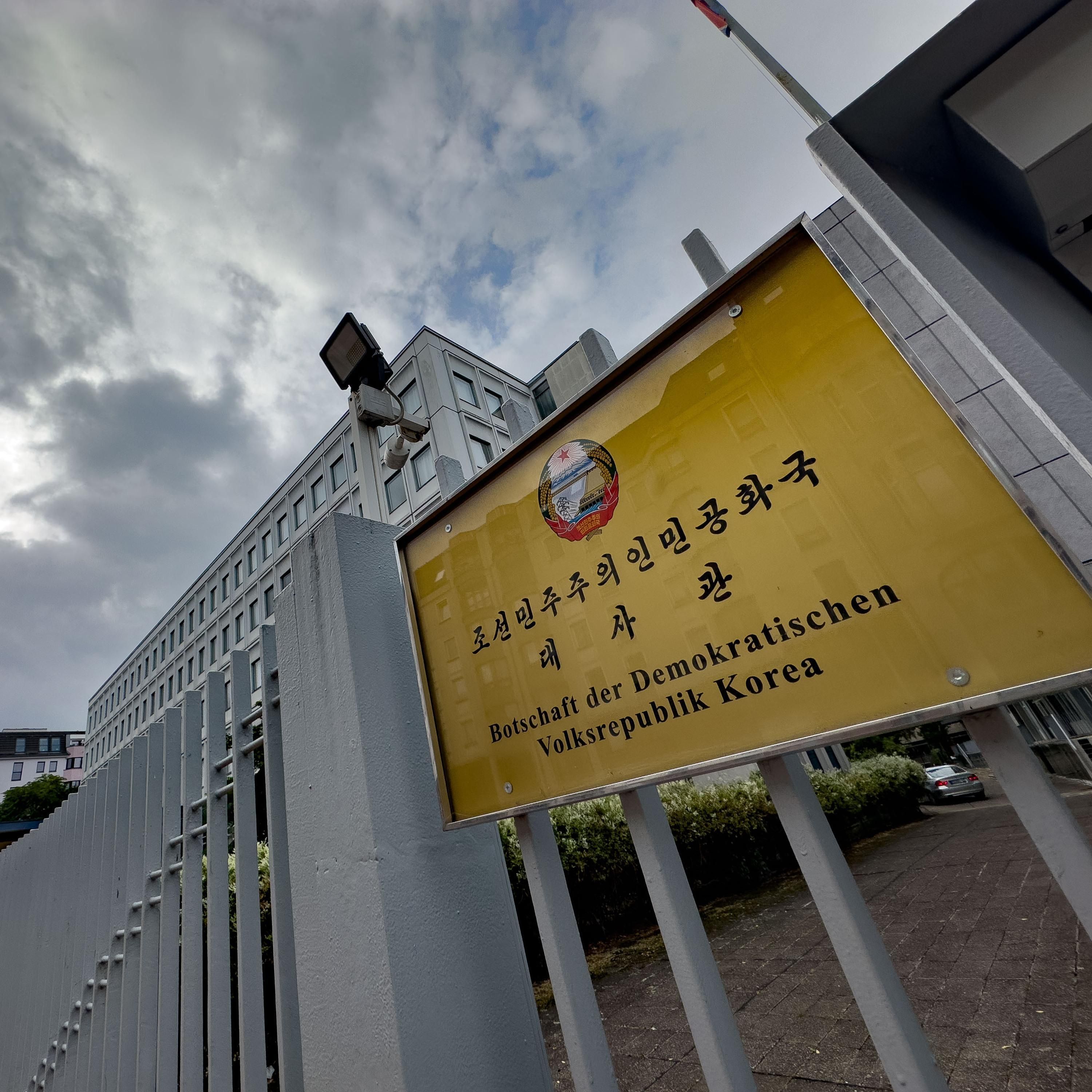 Nordkorea macht ein Dutzend Botschaften dicht