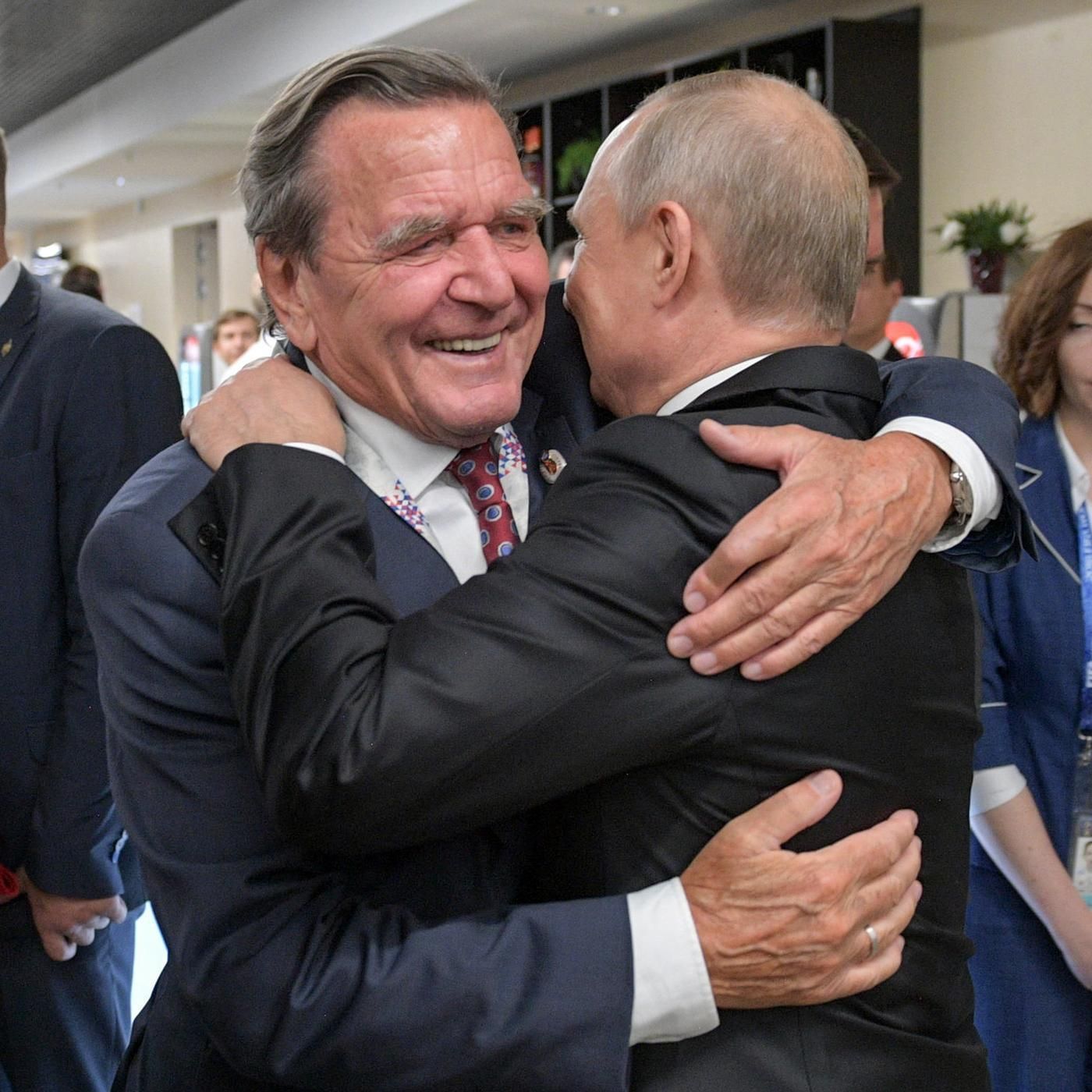 Ukraine-Krieg kann Gerhard Schröder Privilegien kosten