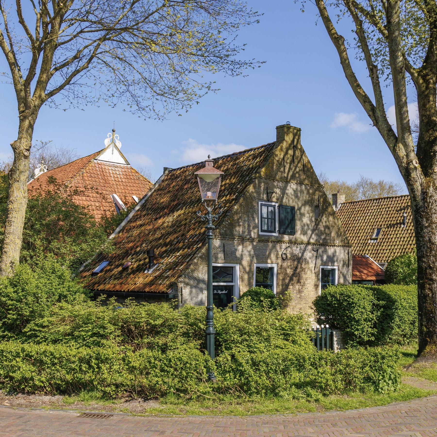 Die Hecke - Grenze, Sichtschutz, Lebensraum