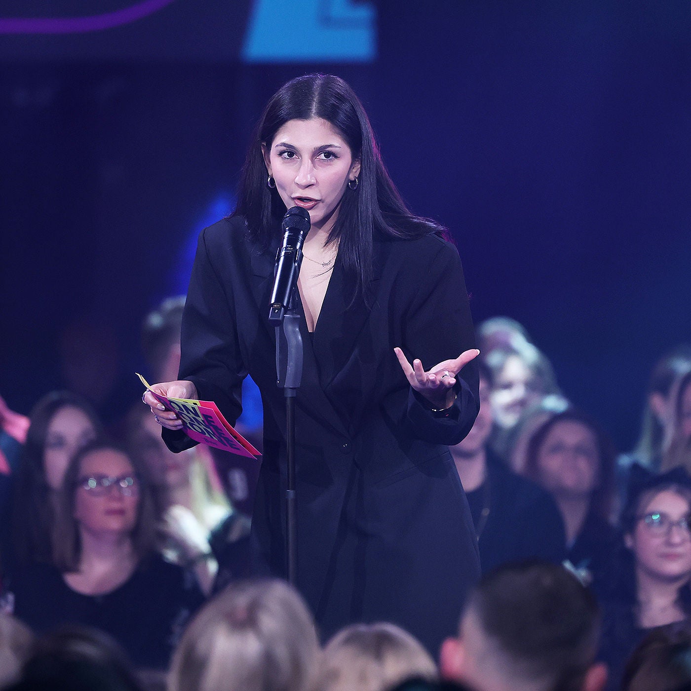 "Scham ist das Gefühl der Armut" | Miriam Davoudvandi, Journalistin