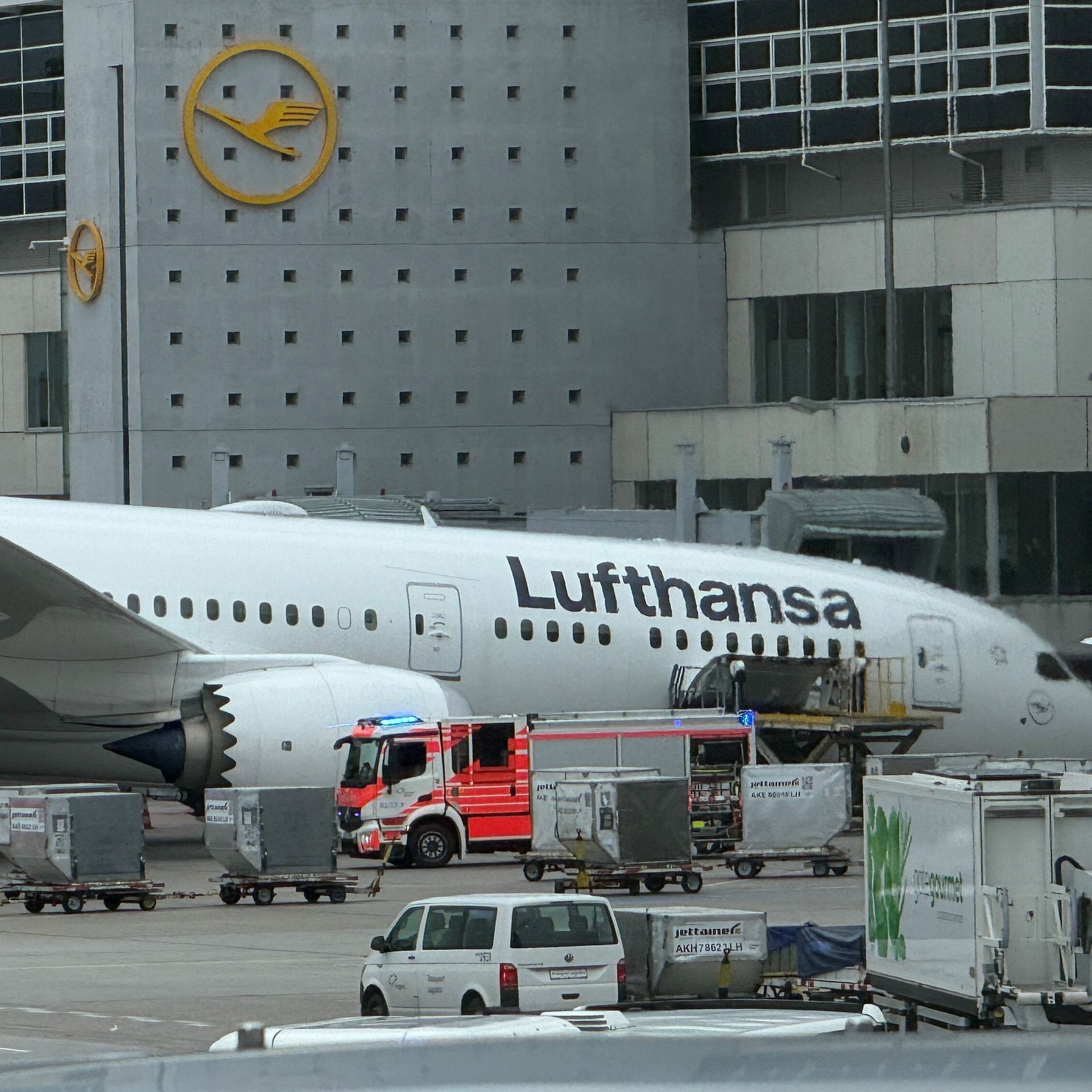 Flugzeug fällt auf die Nase: Wie kann es zu Fahrwerk-Pannen kommen?