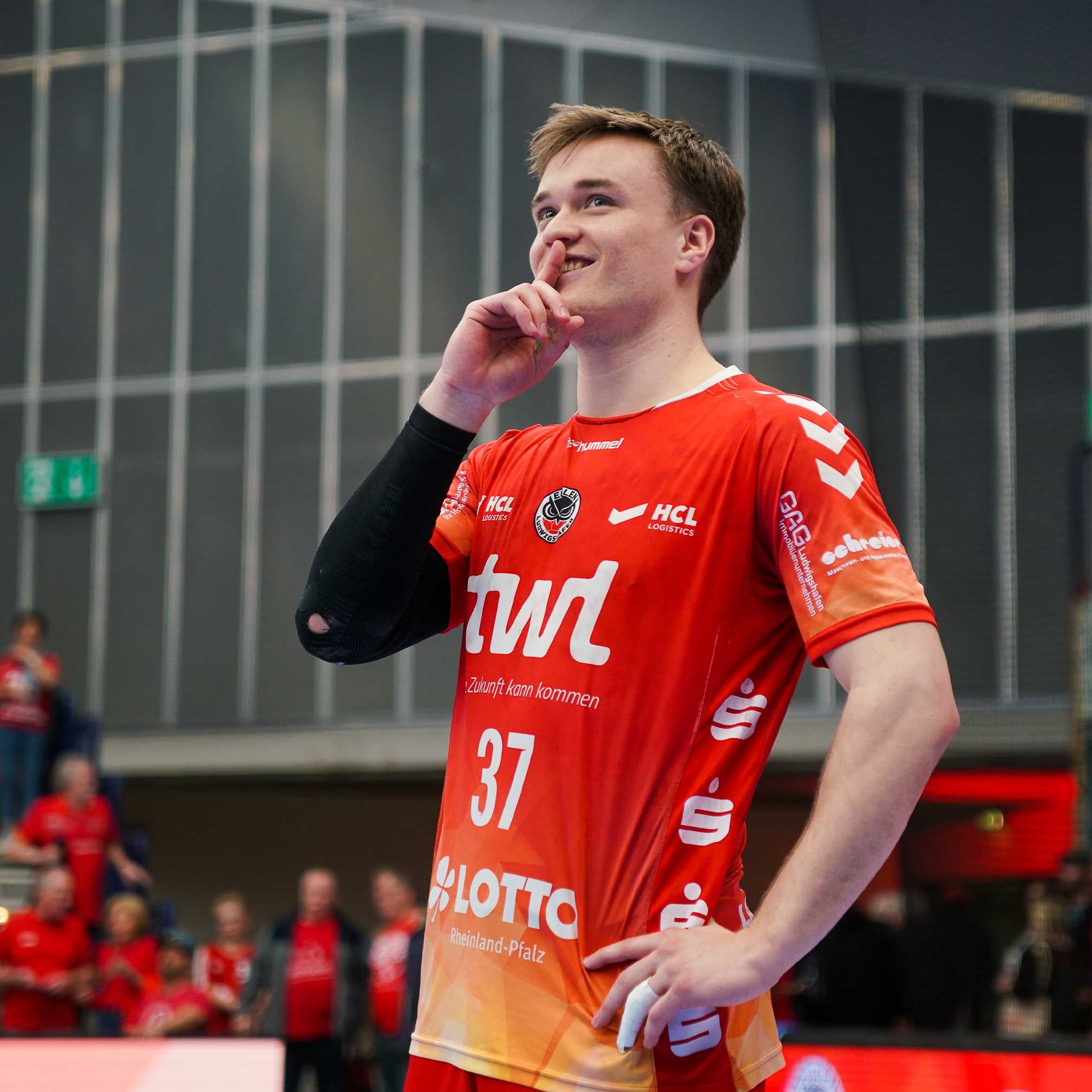 GAST: MAX NEUHAUS