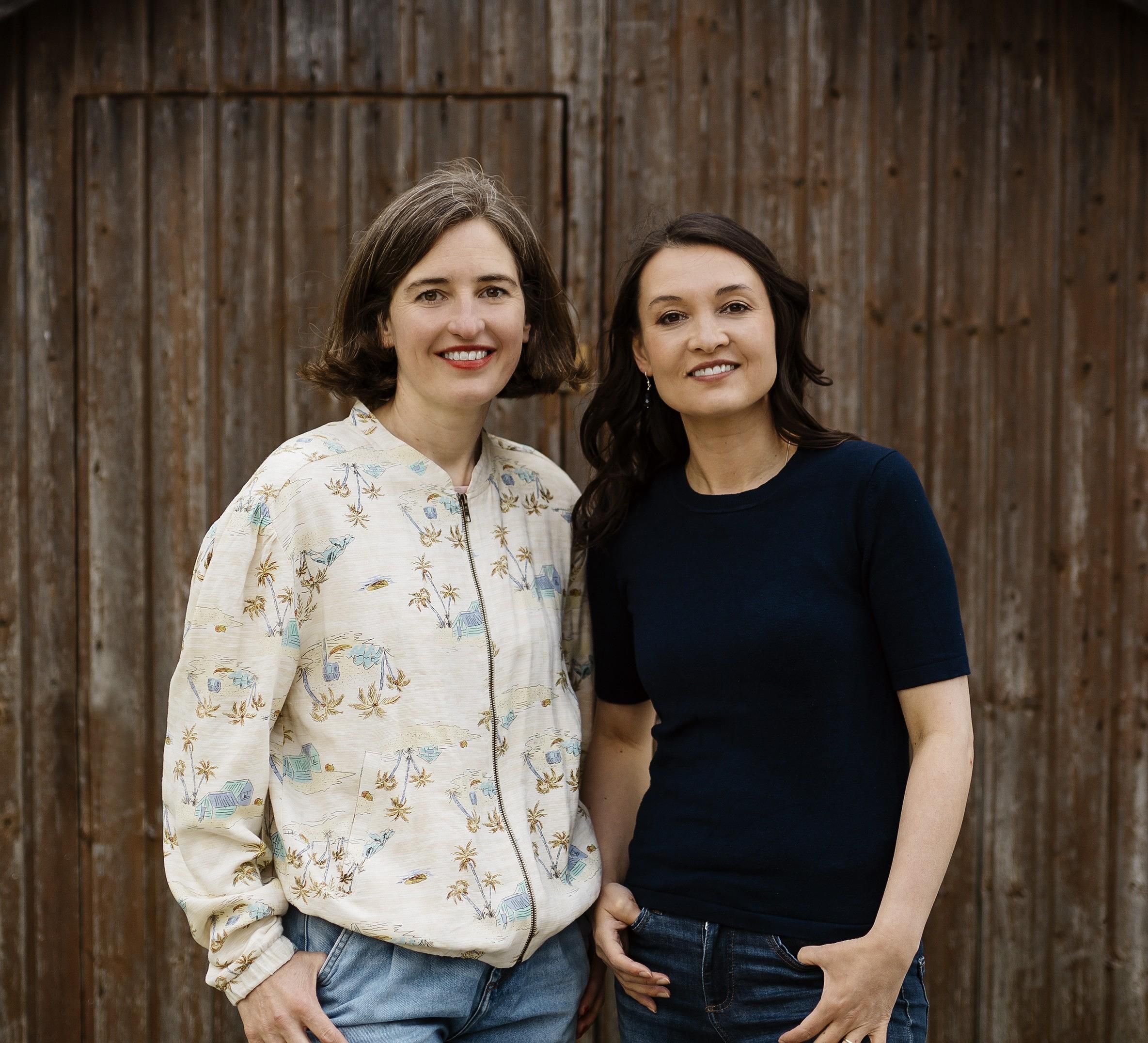 „Alles bisschen viel“: Das neue Buch von Sarina Pfauth und Debora Kuder