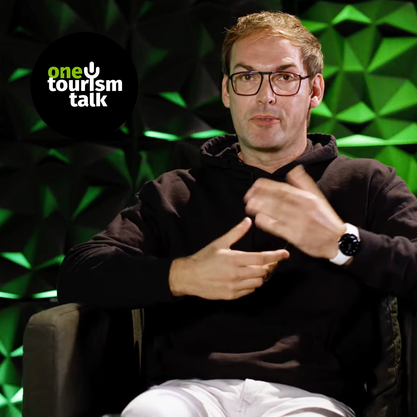 Smarte Stufen erklimmen - Praxislösungen für den Tourismus mit Künstlicher Intelligenz