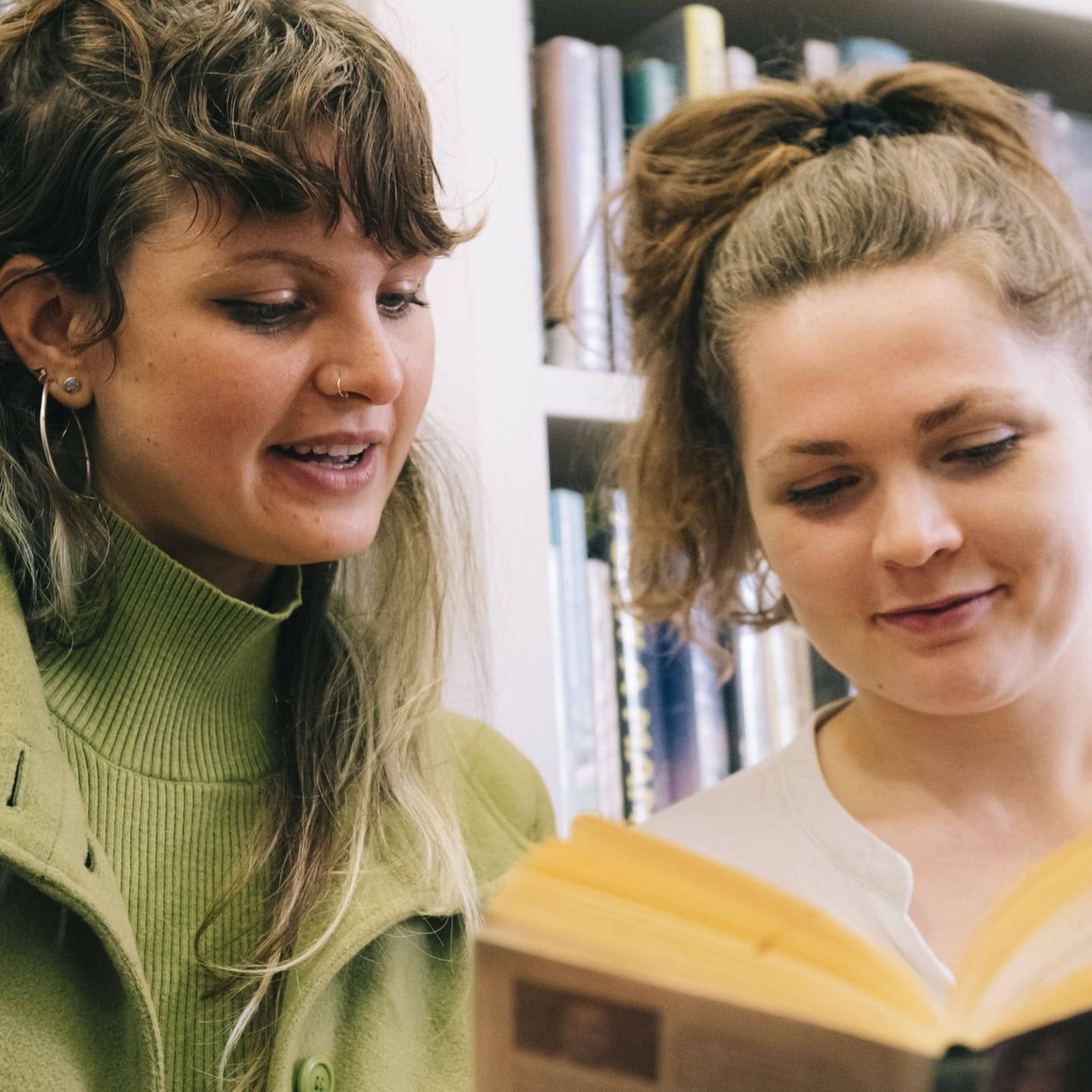 Mit neuen Büchern von Georges Bernanos, Martin Andreas Widmann, Nea Schmidt und mit Gesprächen über tolle Tagebücher und lässige Lyrik