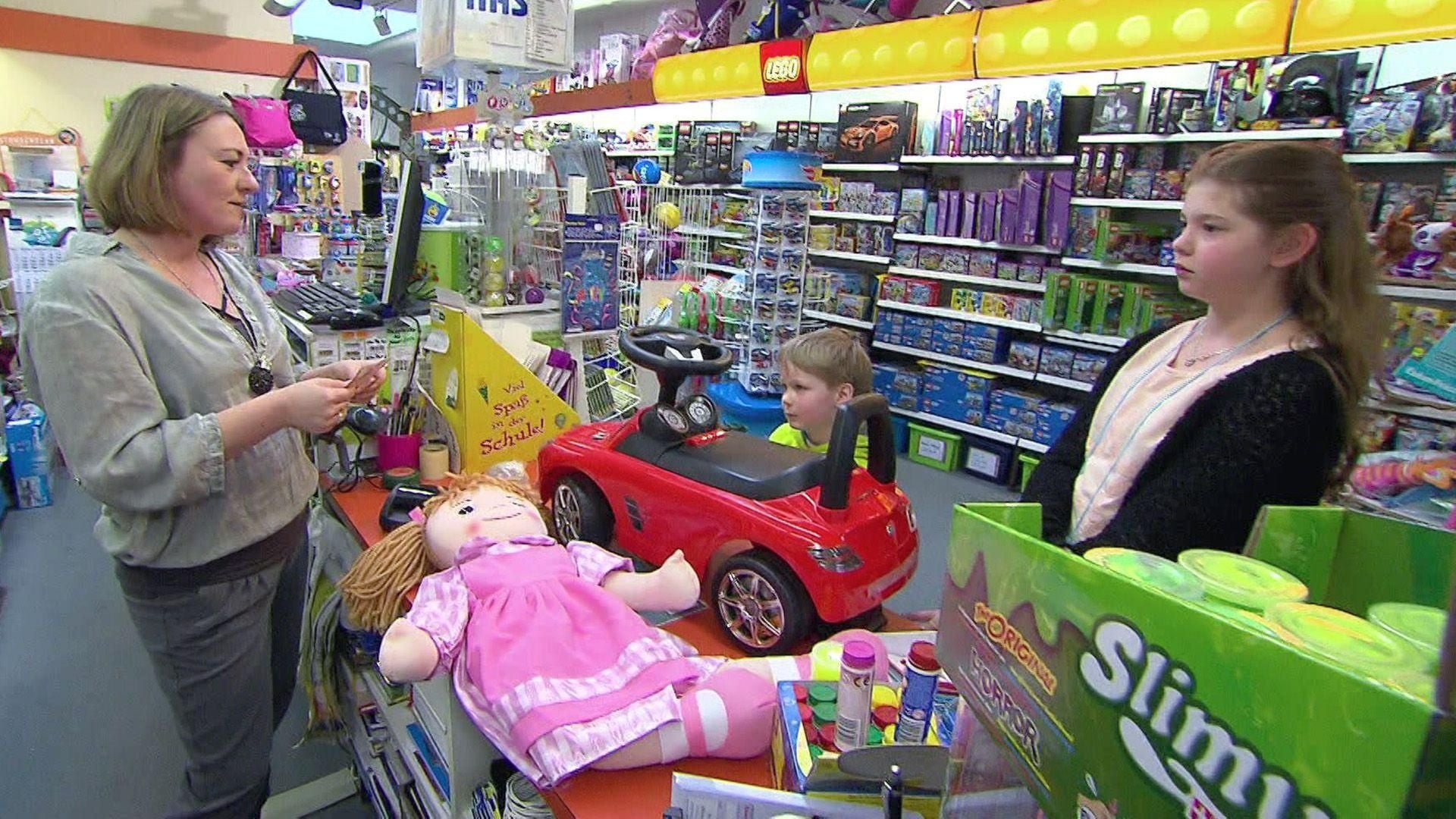 Kinder wollen mit Falschgeld Spielzeug kaufen