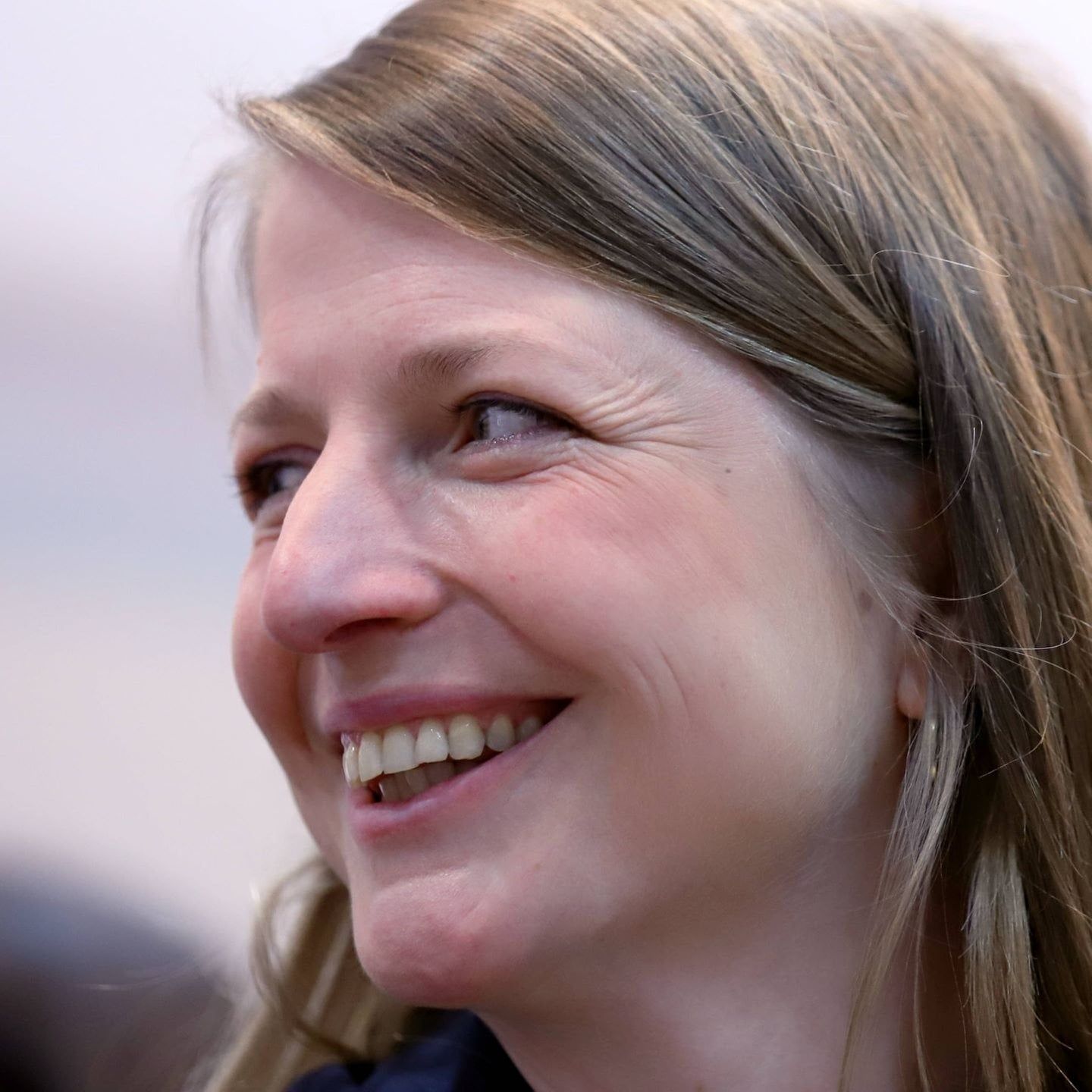 Gewalt auf drei Kontinenten: Inga Machels neuer Roman: „Harte Strandparty“