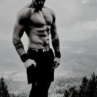 300 - Dominik Mangler - jeden Tag 100 Burpees
