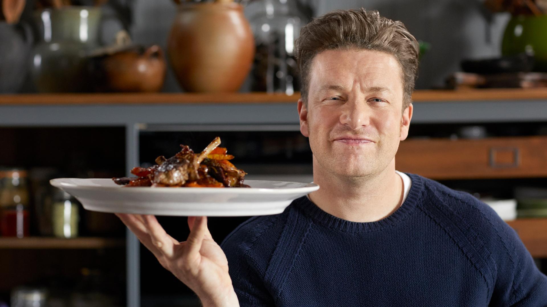 Würziger Safran-Reis, zartes Rindfleisch und süße Pflaumentarte