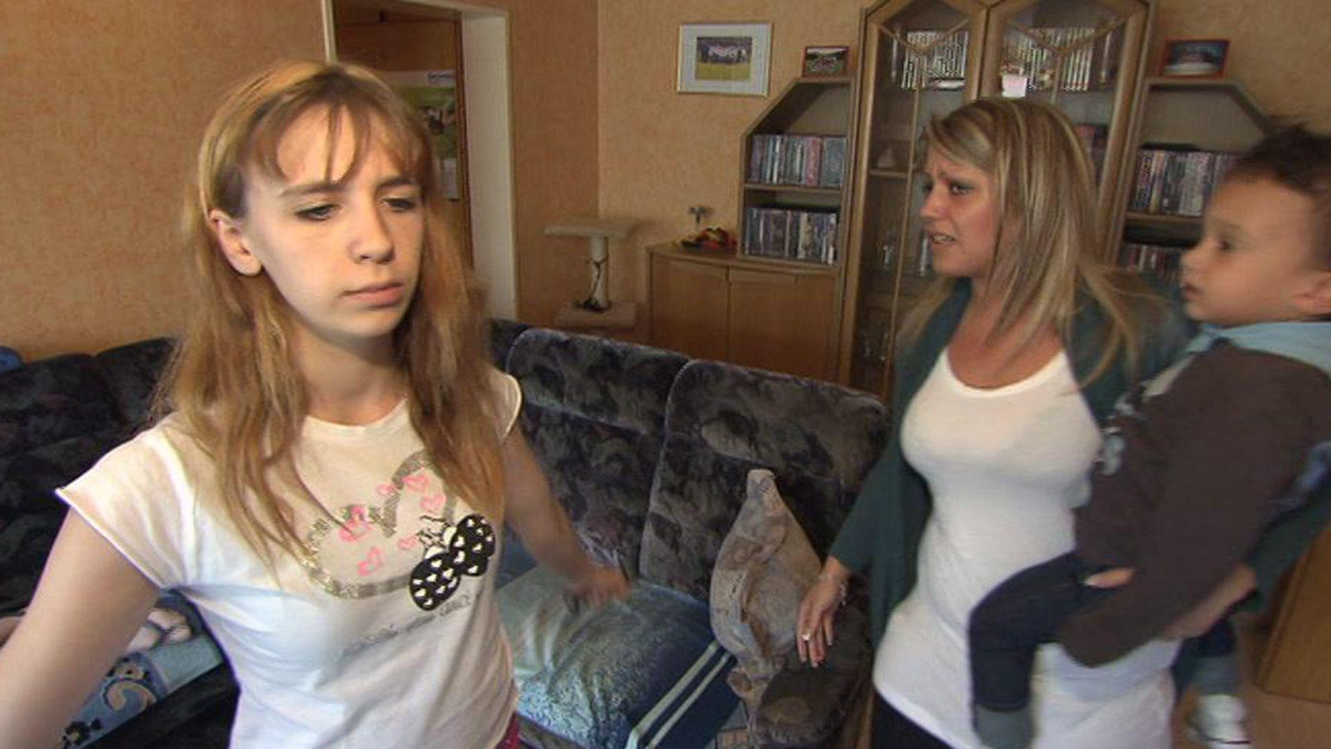 17-Jährige wird von jüngerer, schwangerer Schwester und Mutter genervt