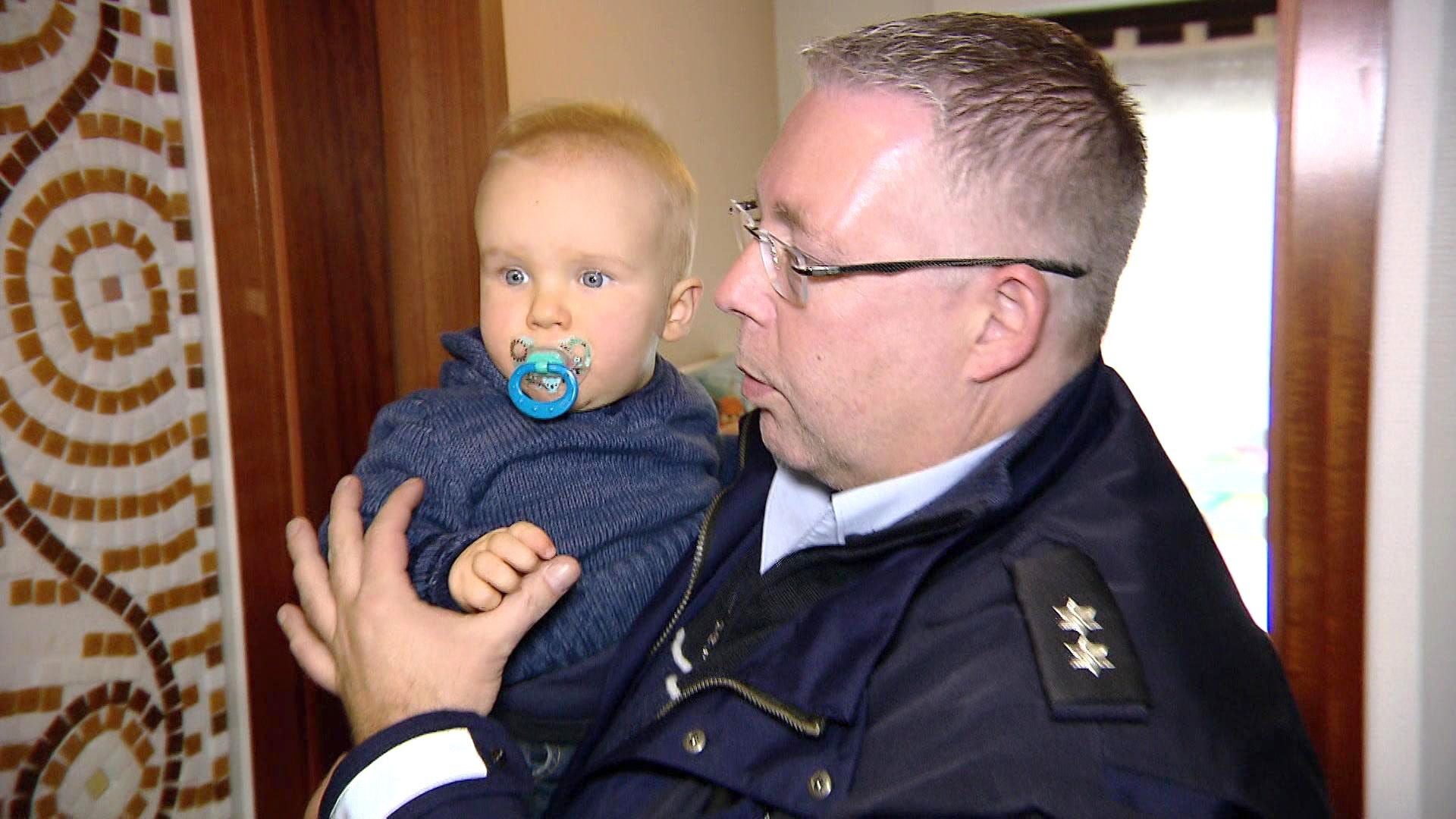 Nachbarin alarmiert Polizei wegen Babygeschrei