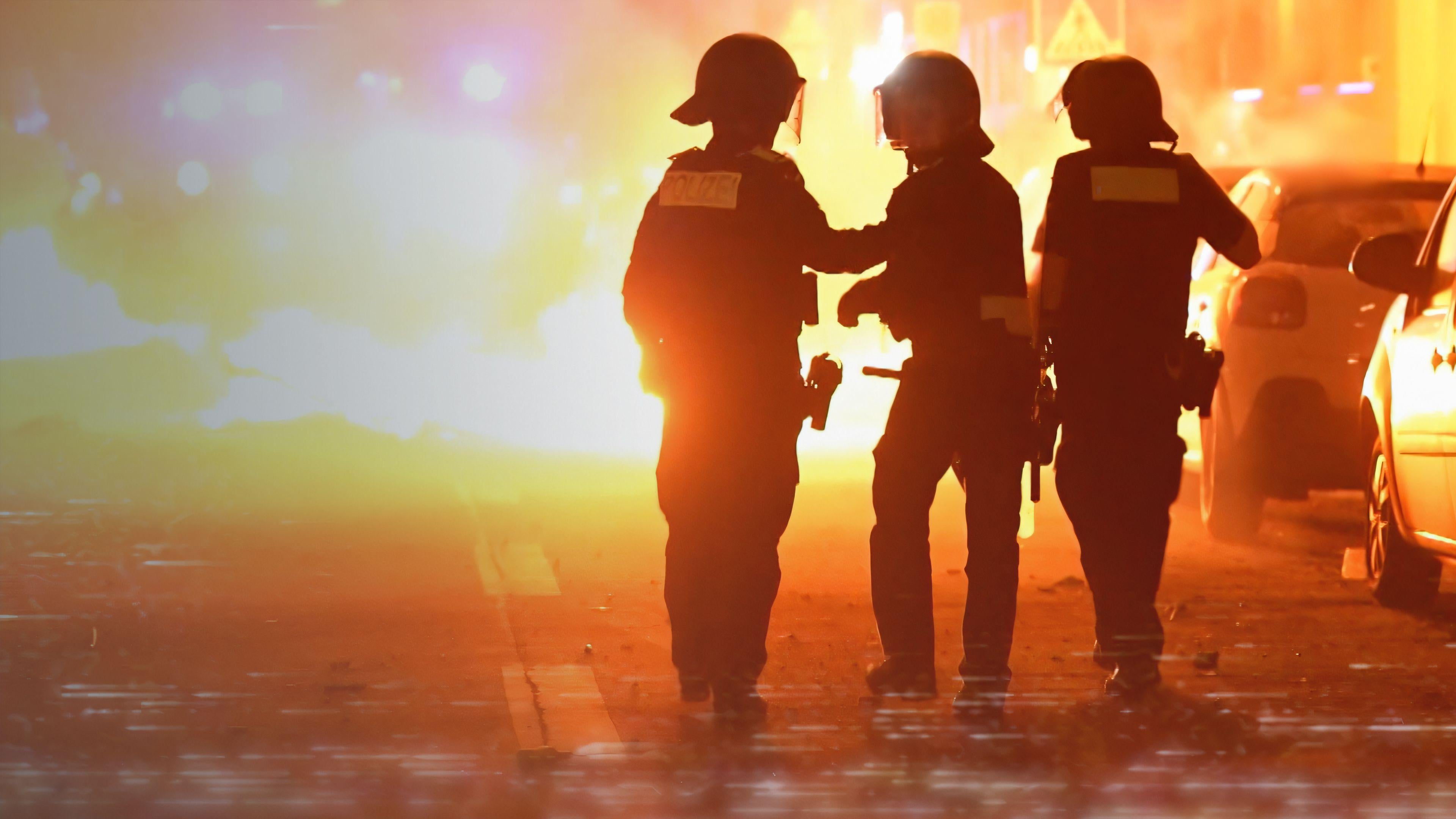 Angriffe auf Einsatzkräfte - Verliert Deutschland den Respekt?