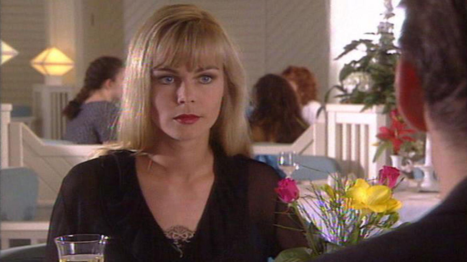 Milla überrascht Saskia in einem zweideutigen Moment