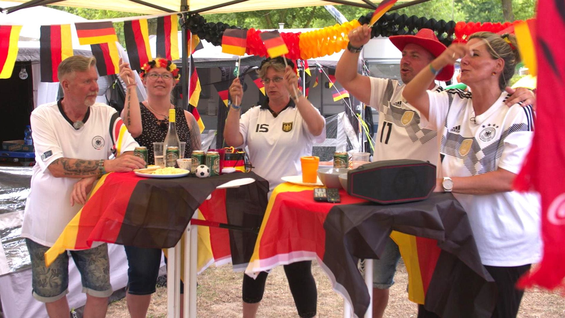 Die Fingerhuths: Ärger vor der großen Fußballparty