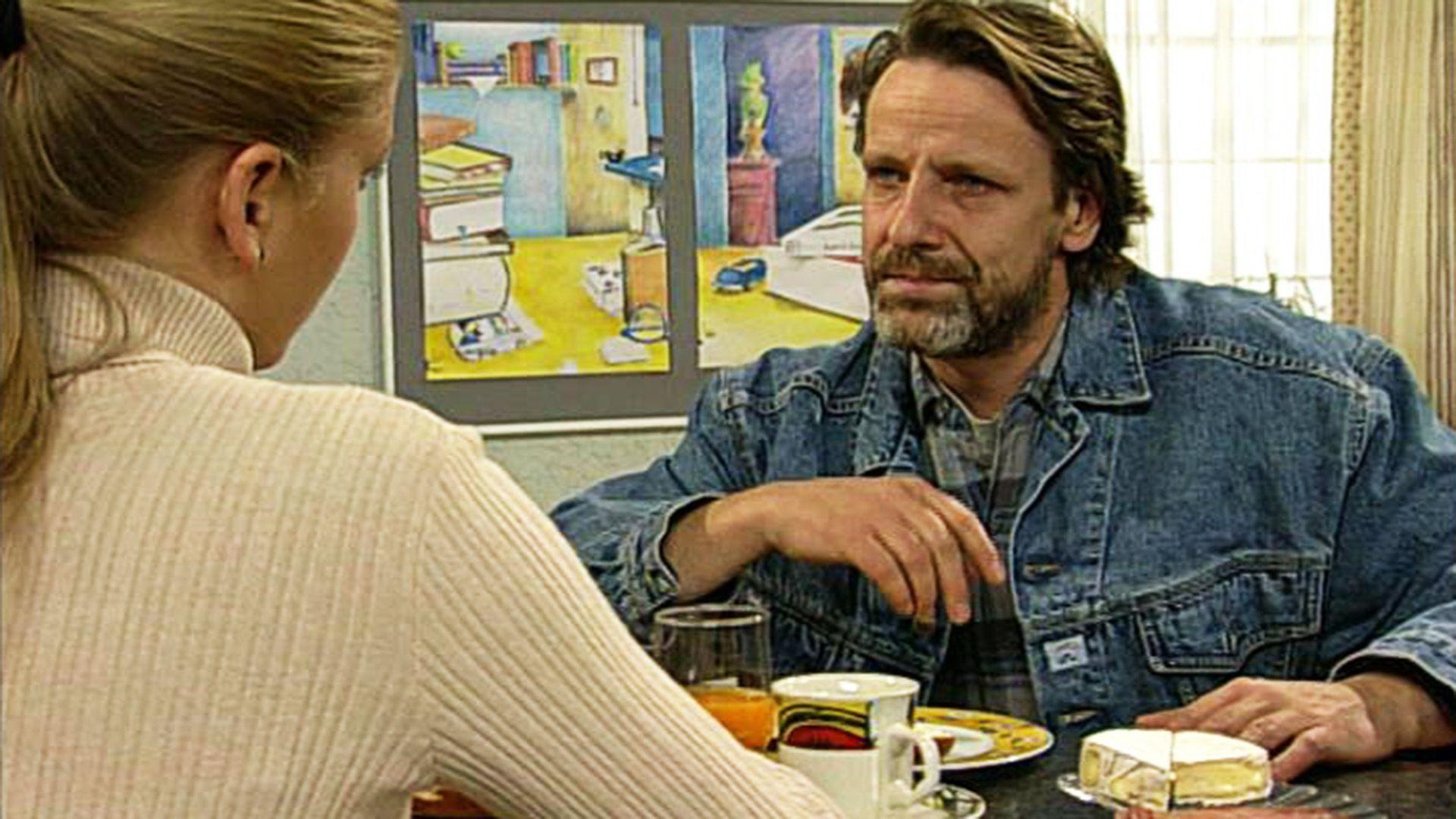 Thomas erfährt, dass Corinna mit Mike im Bett war.