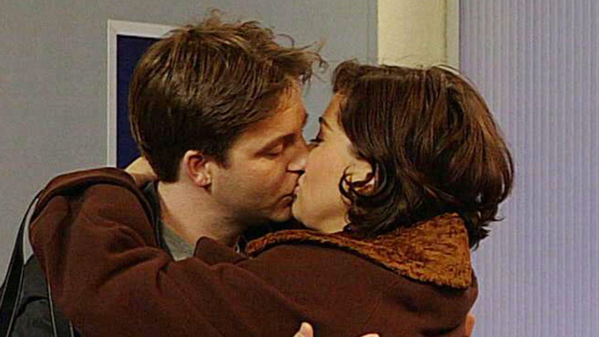 Aylin will mit Dominik beruflich nach Paris fahren.