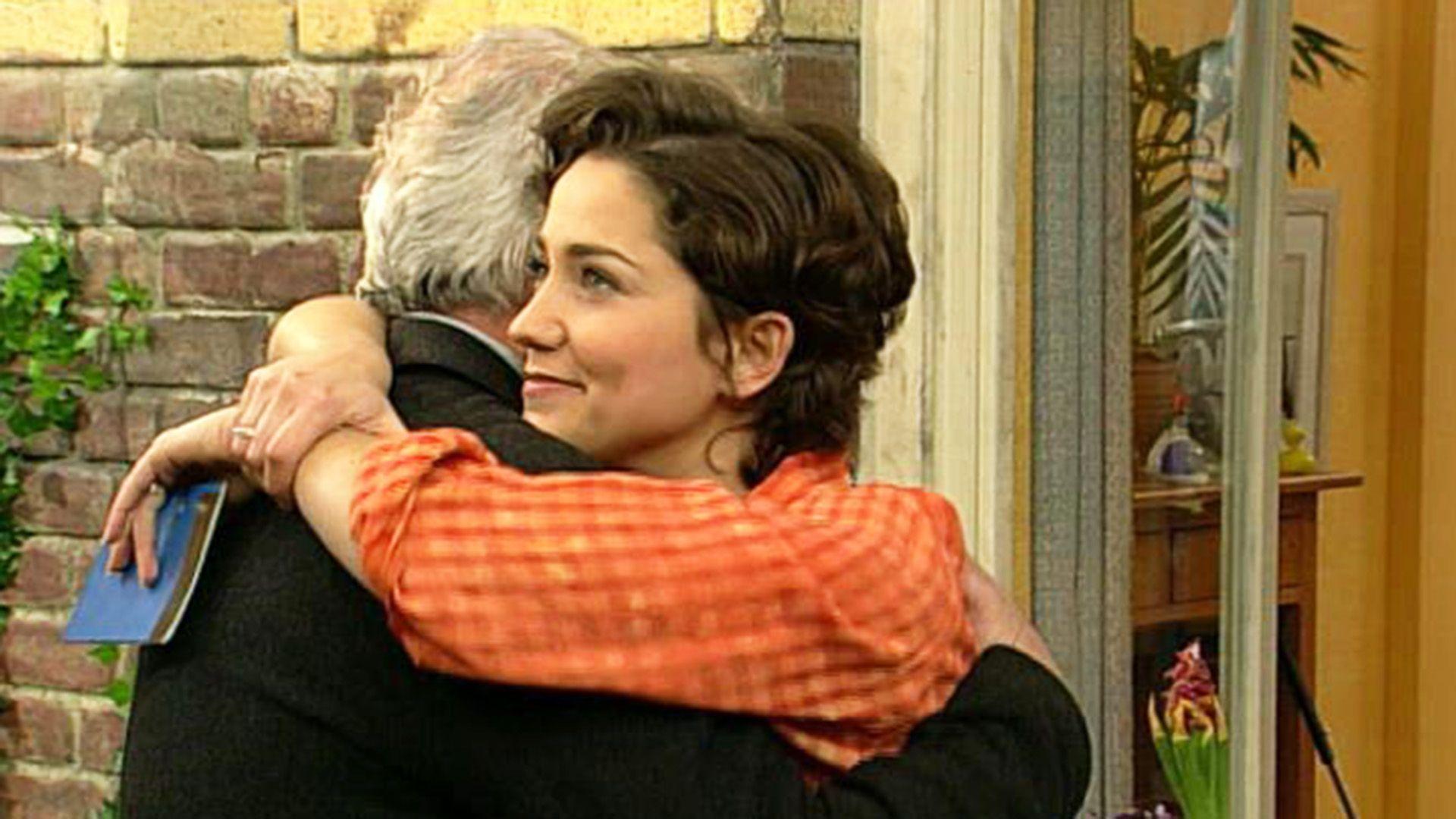 Yüksel begleitet Bernd und Aylin zur Frauenärztin.