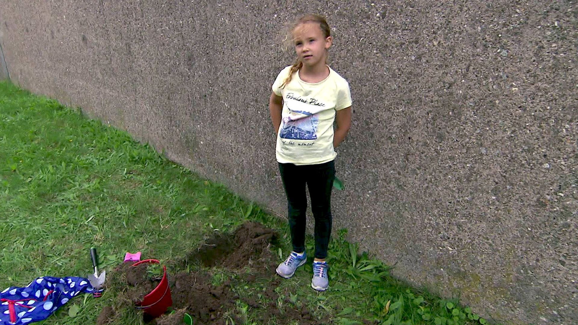 Kleines Mädchen will ins Gefängnis