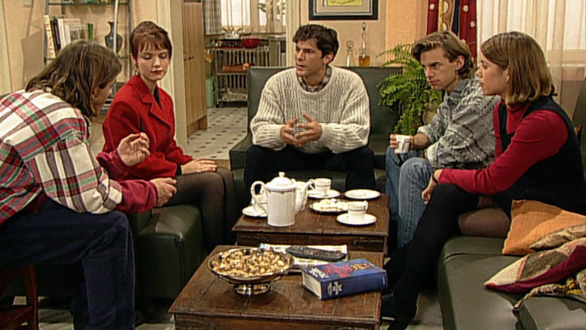 Antonia schüttet Ute ihr Herz aus